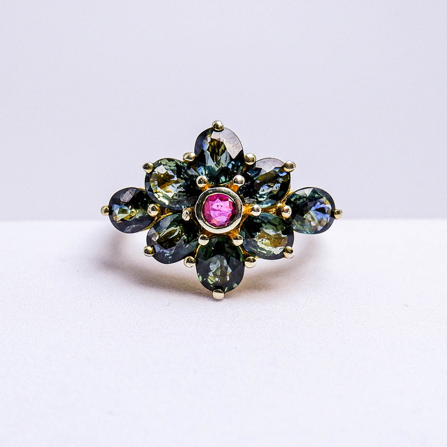 แหวนเงินแท้ 925 ฝังพลอย เขียวส่องบางกะจะ (green Sapphire) + ทับทิม (Ruby)