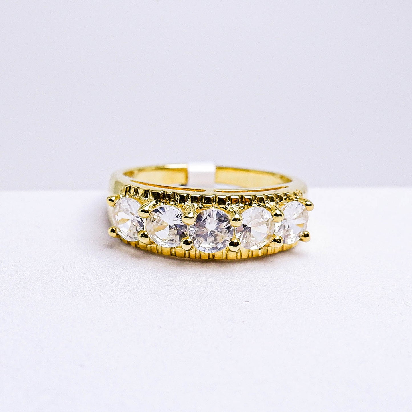 แหวนเงินแท้ 925 ฝังพลอย เพทายขาว (White Zircon)