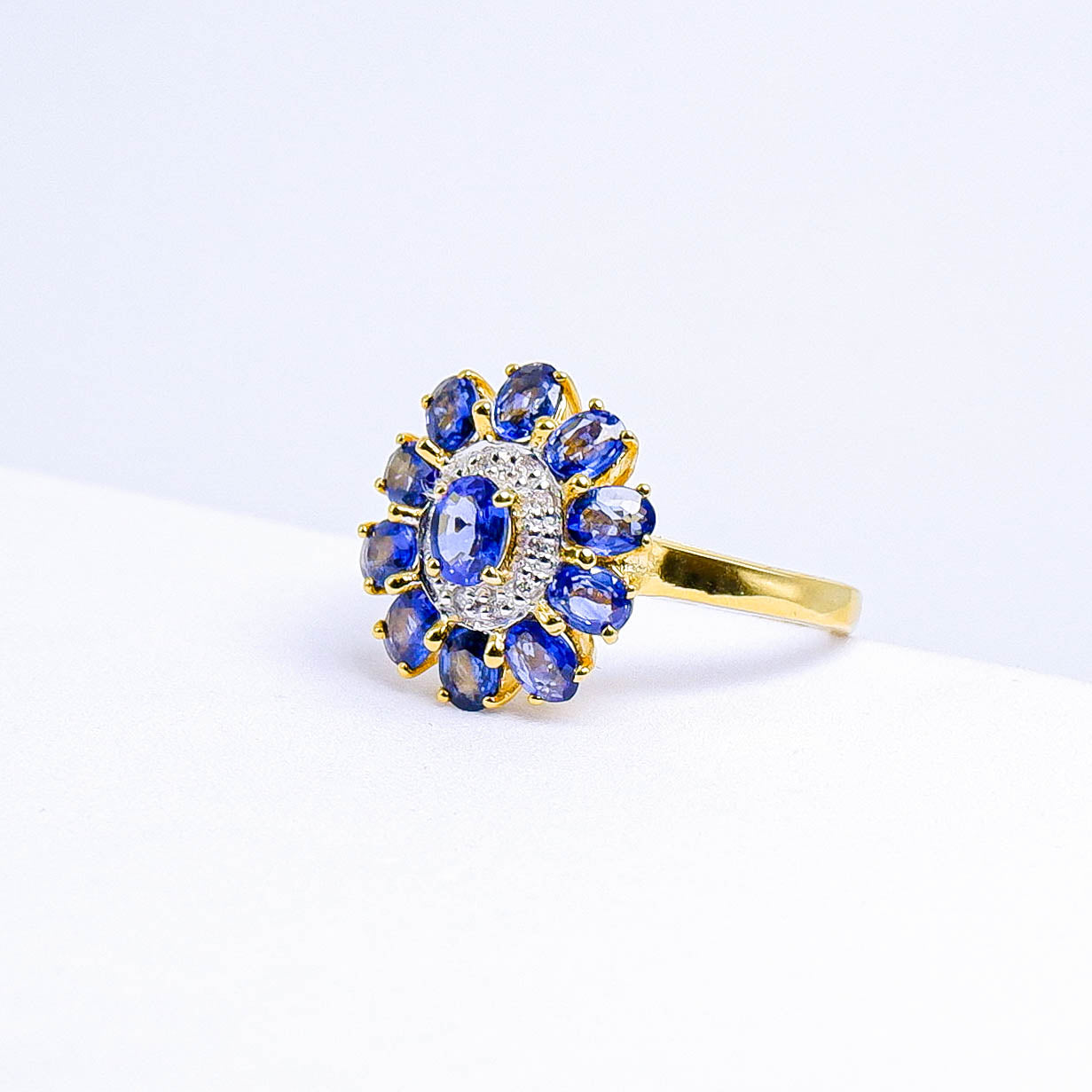 แหวนทอง9K ฝังพลอย ไพลิน (Blue Sapphire) + เพชร (Diamond)
