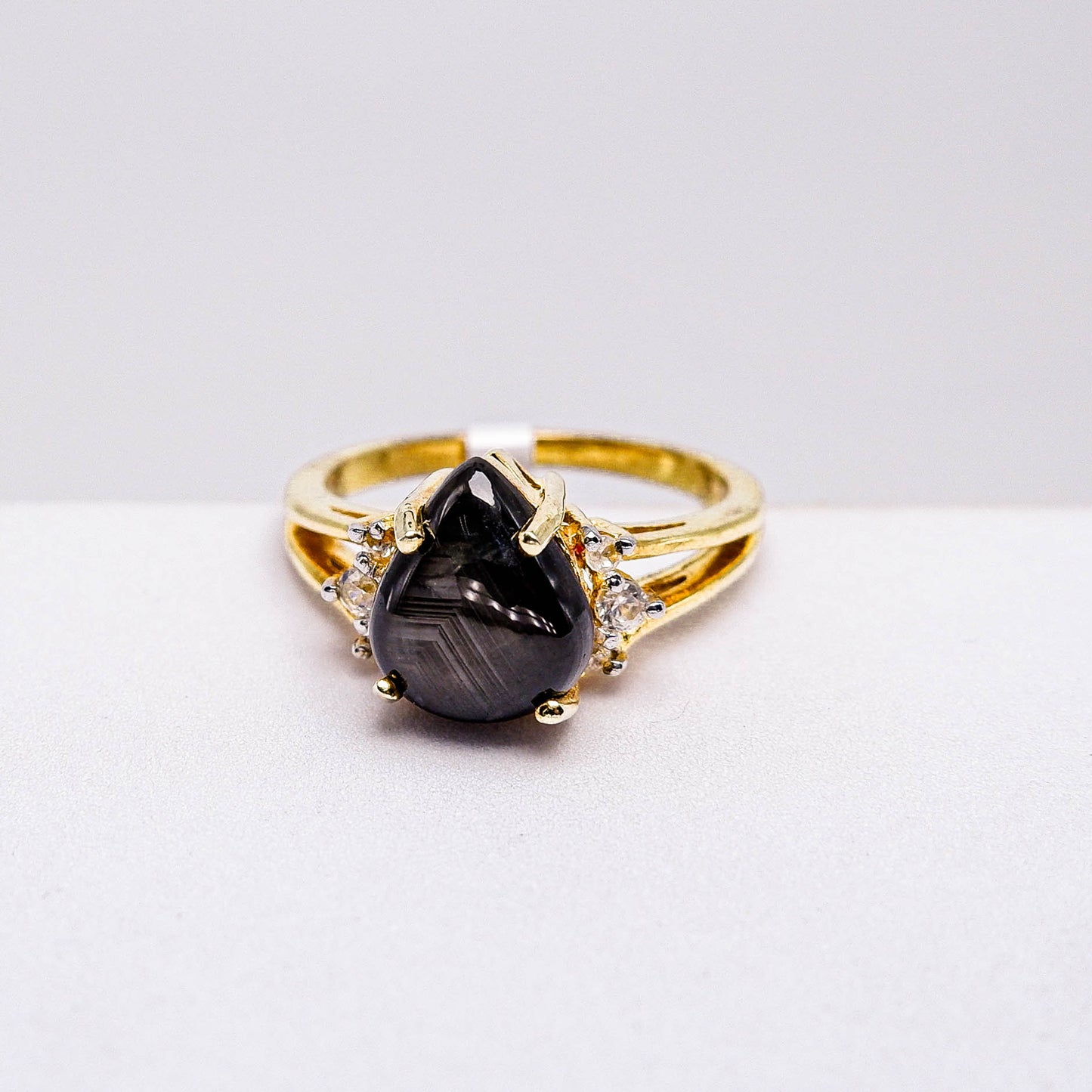 แหวนเงินแท้ 925 ฝังพลอย สตาร์บางกะจะ (Black Star Sapphire) + เซอร์คอน (Zircon)