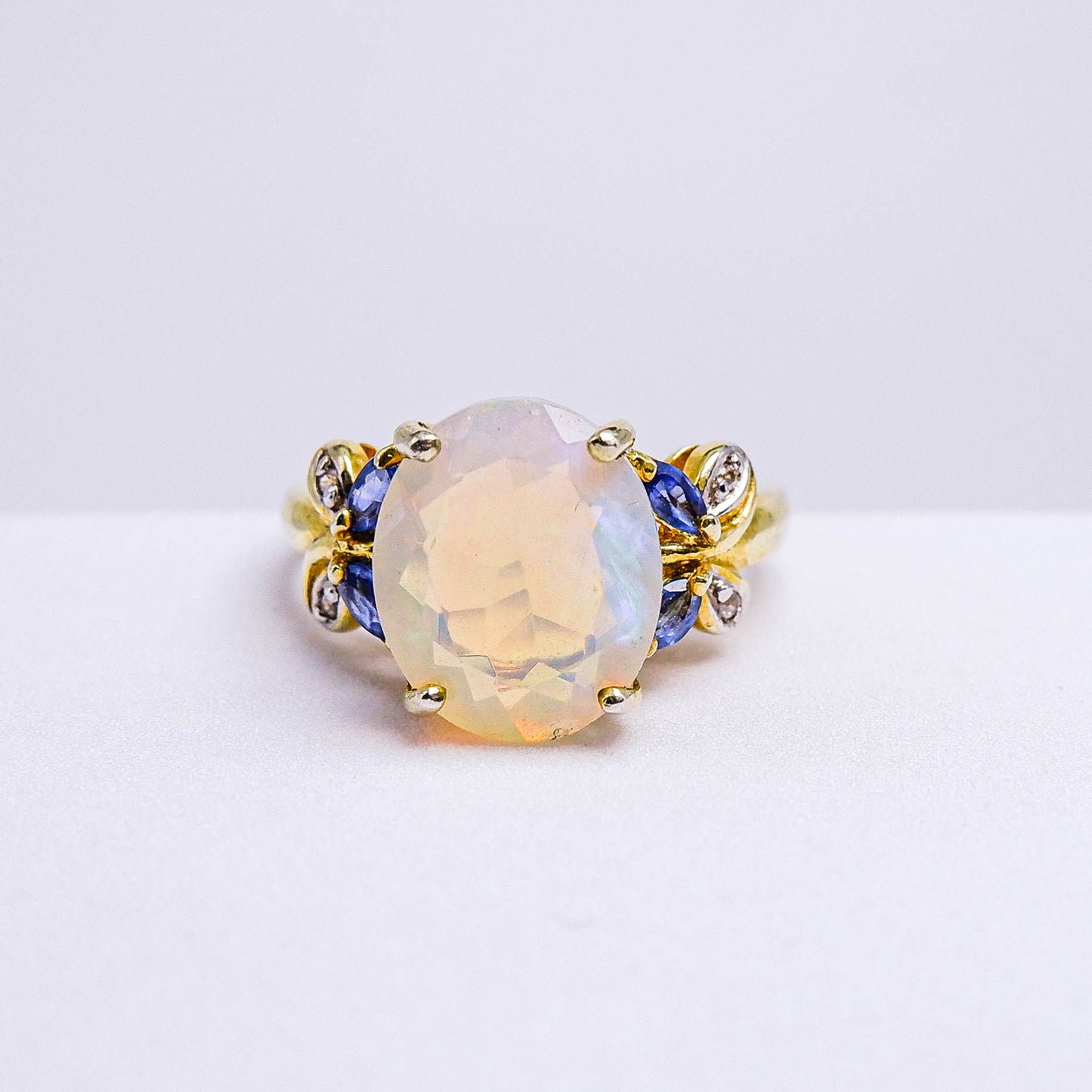 แหวนเงินแท้ 925 ฝังพลอย โอปอล (Opal) + ไพลิน (Blue Sapphire) + เซอร์คอน (Zircon)