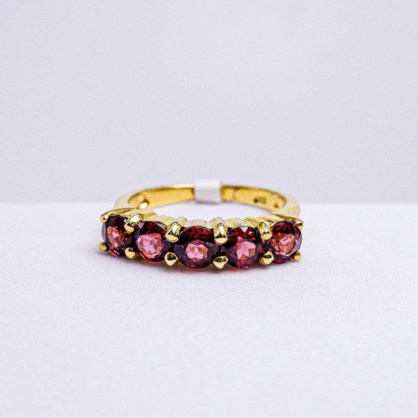 แหวนเงินแท้ 925 ฝังพลอย โรโดไลท์ (Rhodolite)