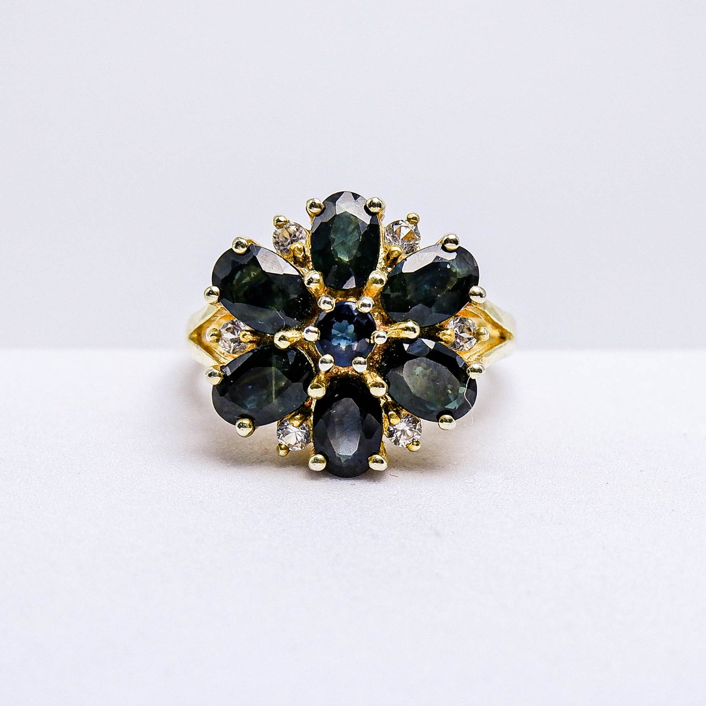 แหวนเงินแท้ 925 ฝังพลอย เขียวส่องบางกะจะ (green Sapphire) + เซอร์คอน (Zircon)