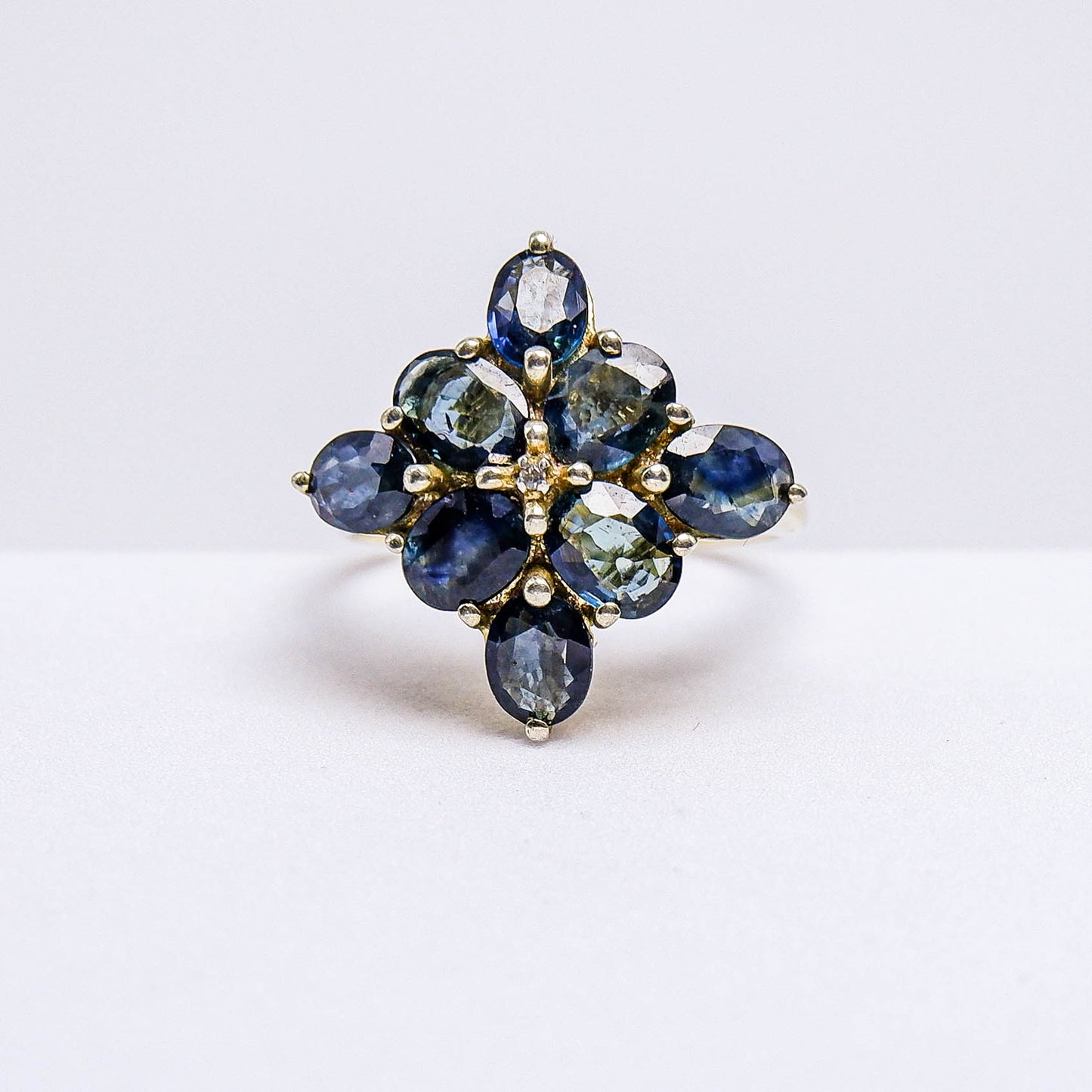 แหวนเงินแท้ 925 ฝังพลอย เขียวส่องบางกะจะ (green Sapphire) + เซอร์คอน (Zircon)