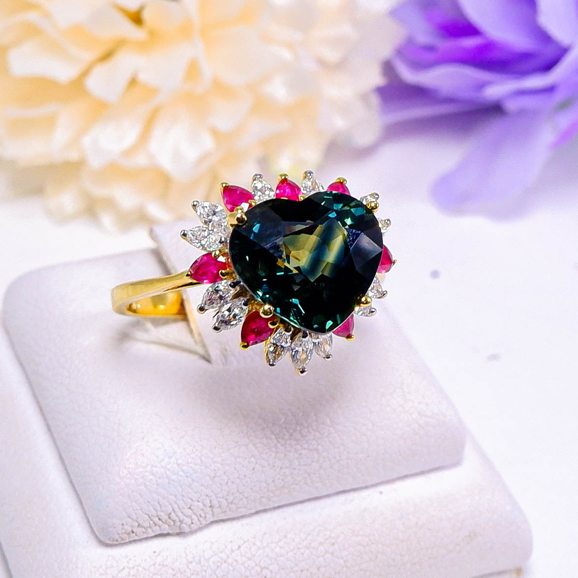 แหวนทอง9K ฝังพลอยเขียวส่อง(Green Sapphire) + ทับทิมไทย(Ruby) + เพชร(Diamond)