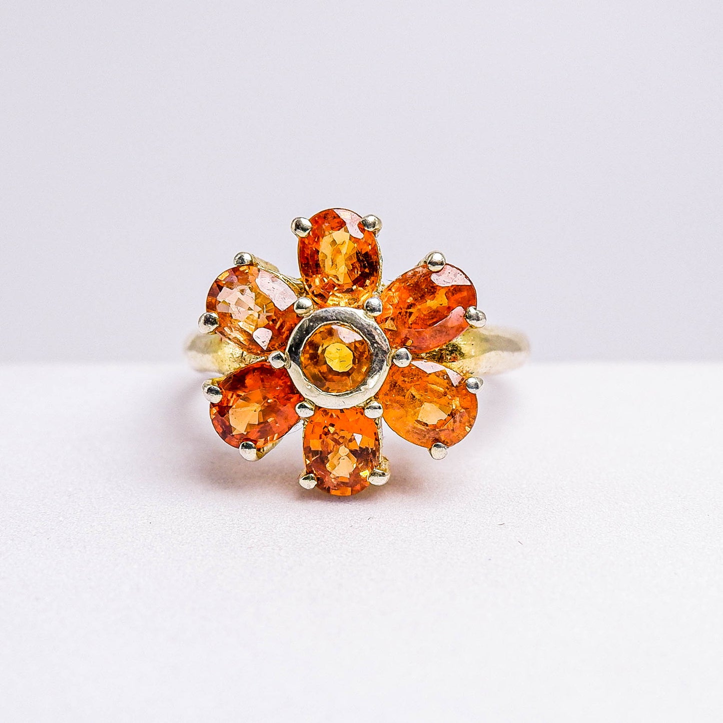 แหวนเงินแท้ 925 ฝังพลอย สเปสซาไทท์ (Spessartite Garnet) + แซฟไฟร์ (Sapphire)
