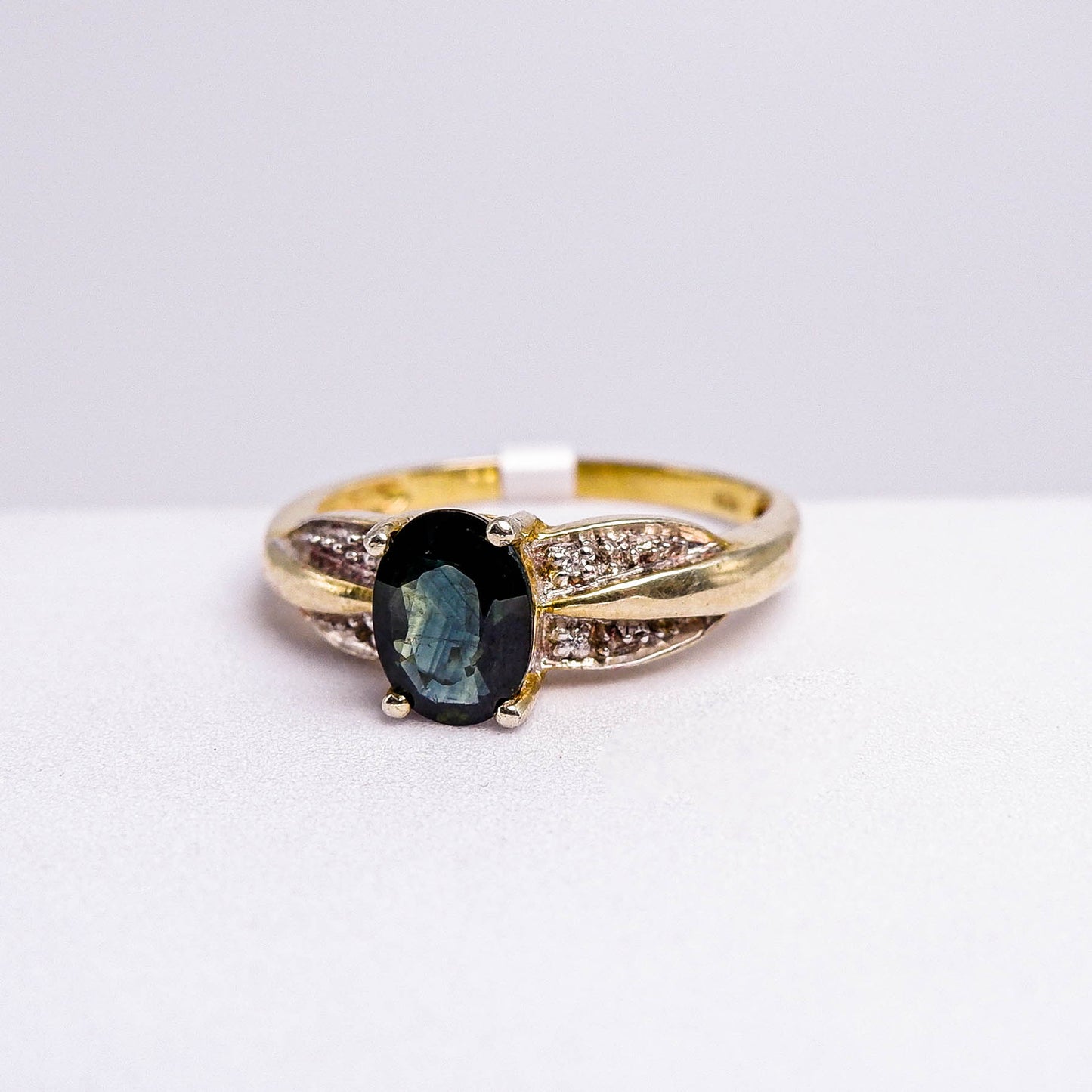 แหวนเงินแท้ 925 ฝังพลอย เขียวส่องบางกะจะ (greensapphire) + เพชร (Natural Diamond)