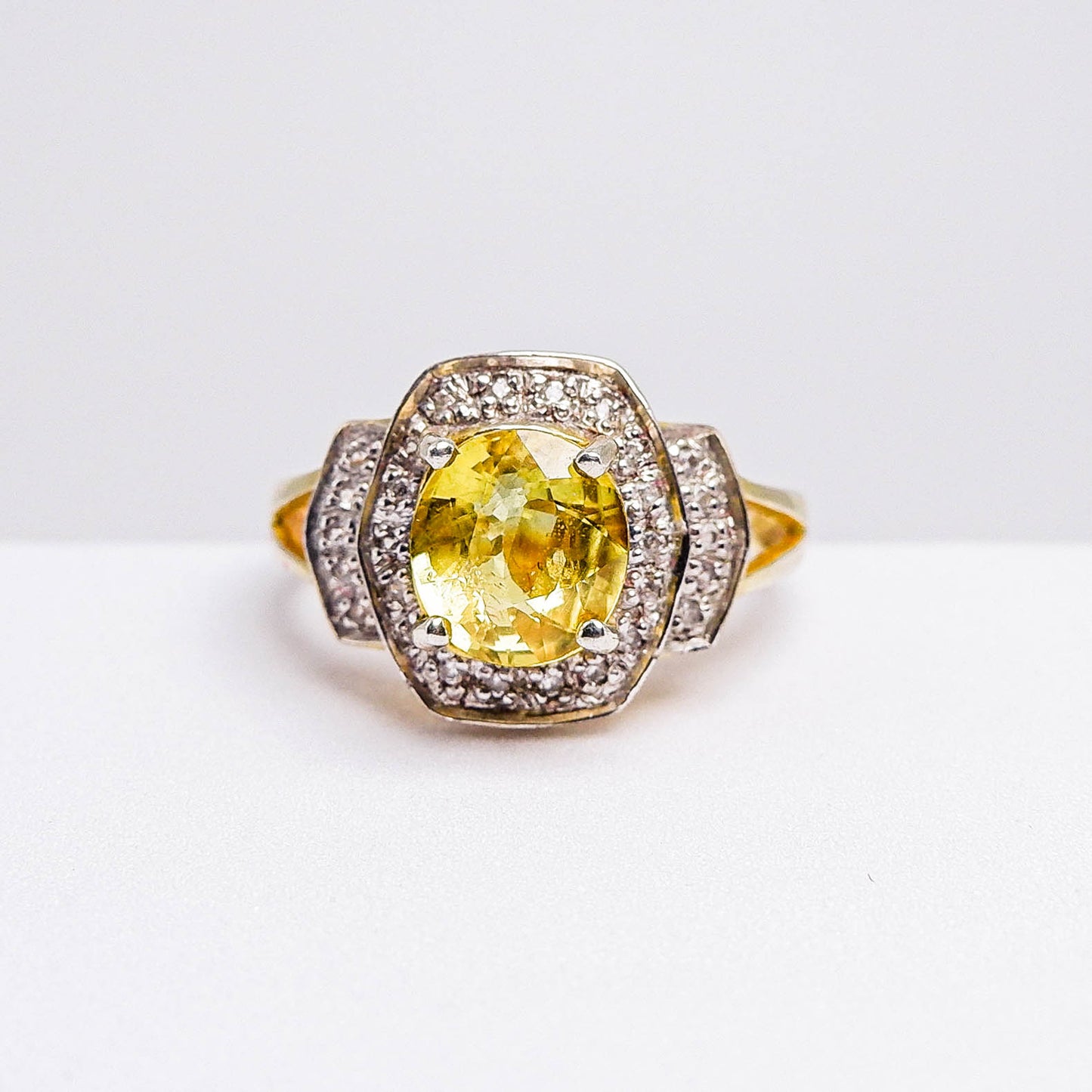 แหวนเงินแท้ 925 ฝังพลอย บุษราคัม (Yellow Sapphire) + เซอร์คอน(Zircon)