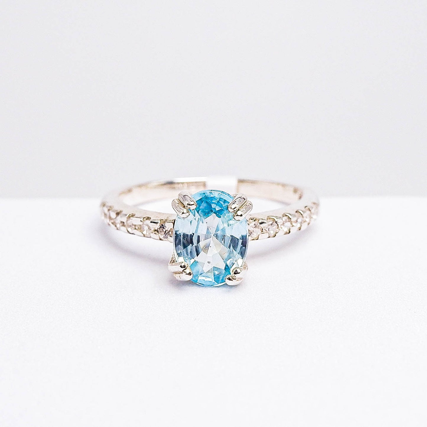 แหวนเงินแท้ 925 ฝังพลอย เพทายฟ้า (Blue Zircon) + เซอร์คอน (Zircon)