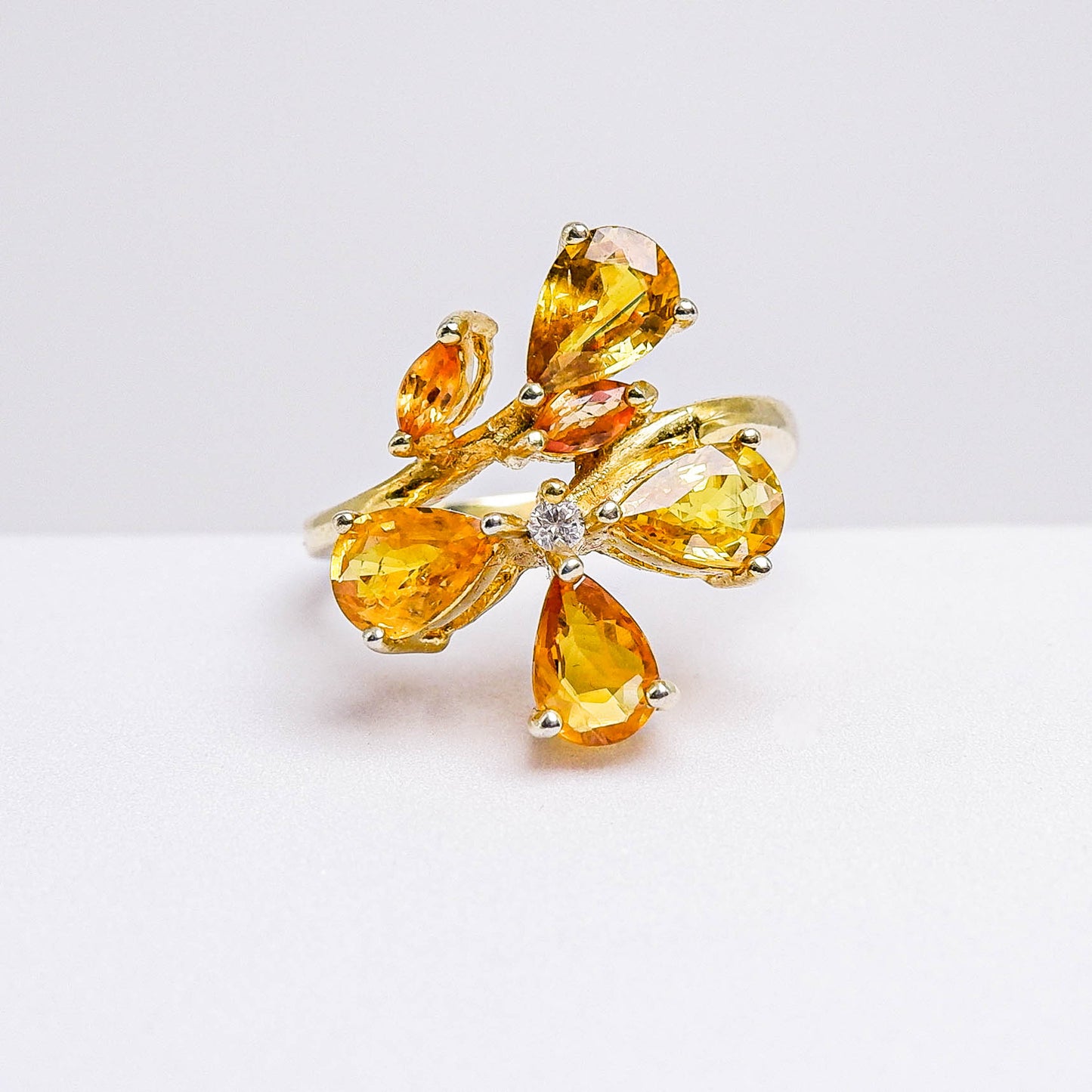แหวนเงินแท้ 925 ฝังพลอย บุษราคัม (Yellow Sapphire) + แซฟไฟร์ (Sapphire) + ไวท์โทพาส (whitetopaz)
