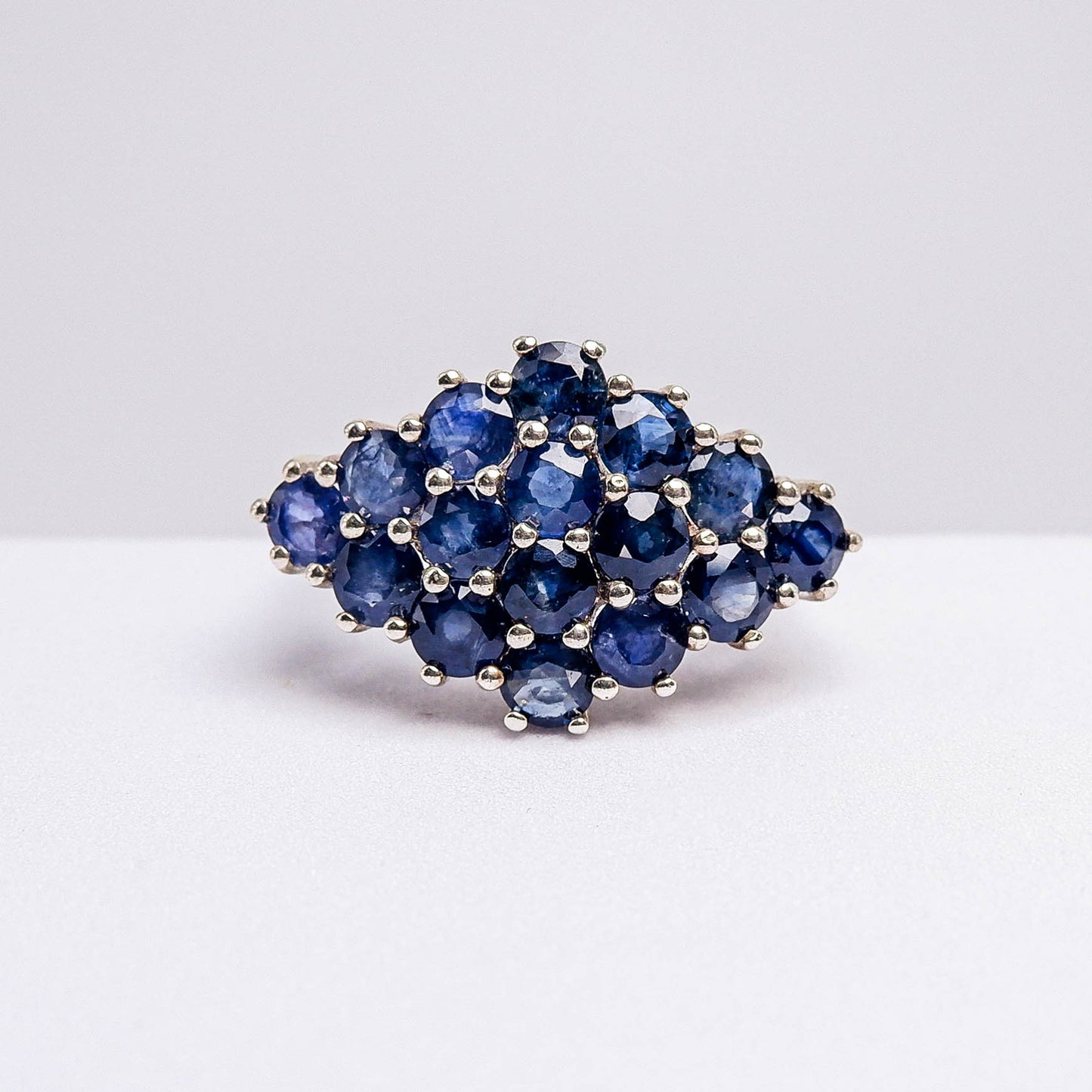 แหวนเงินแท้ 925 ฝังพลอย ไพลิน (Blue Sapphire)