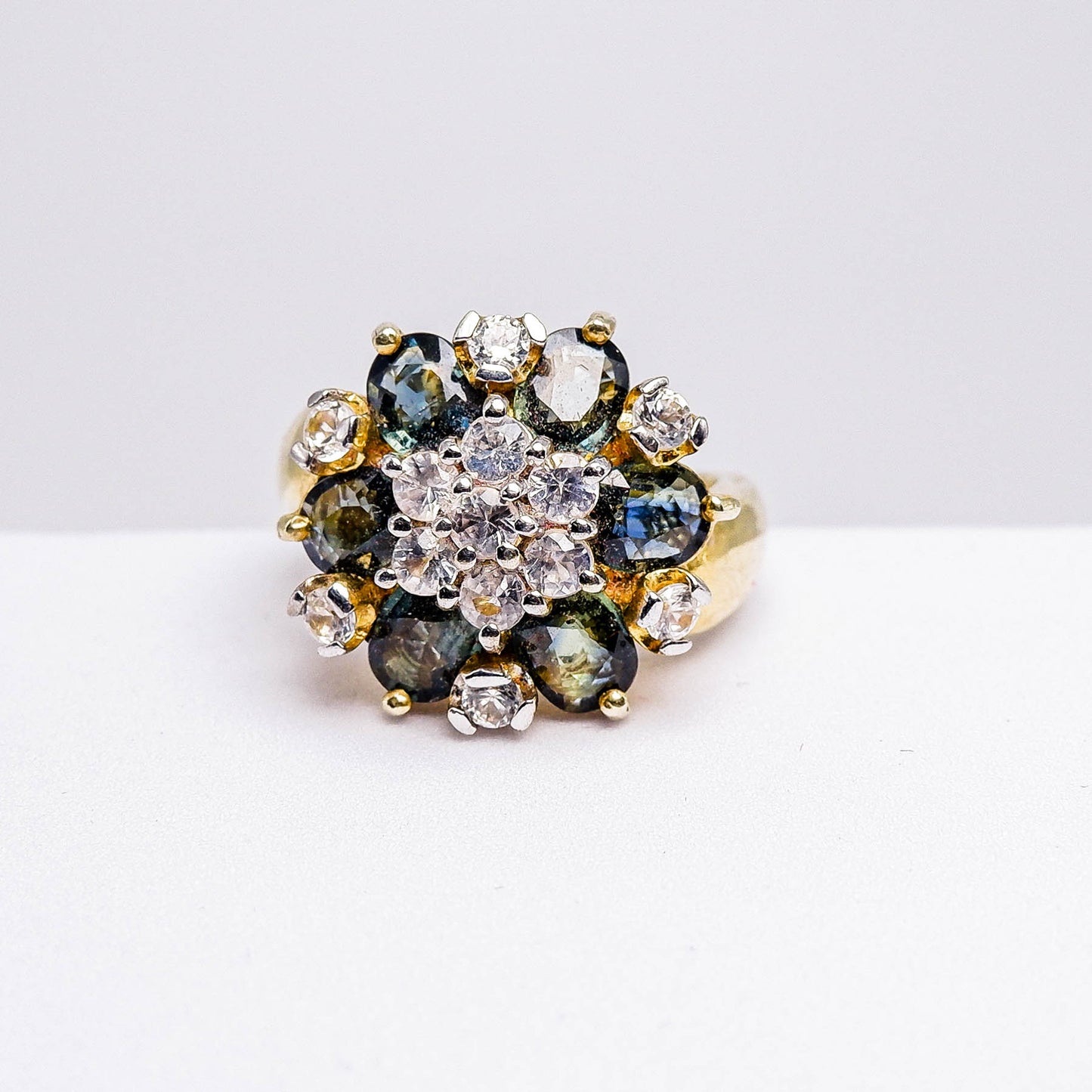 แหวนเงินแท้ 925 ฝังพลอย เขียวส่องบางกะจะ (green Sapphire) + เซอร์คอน (Zircon)