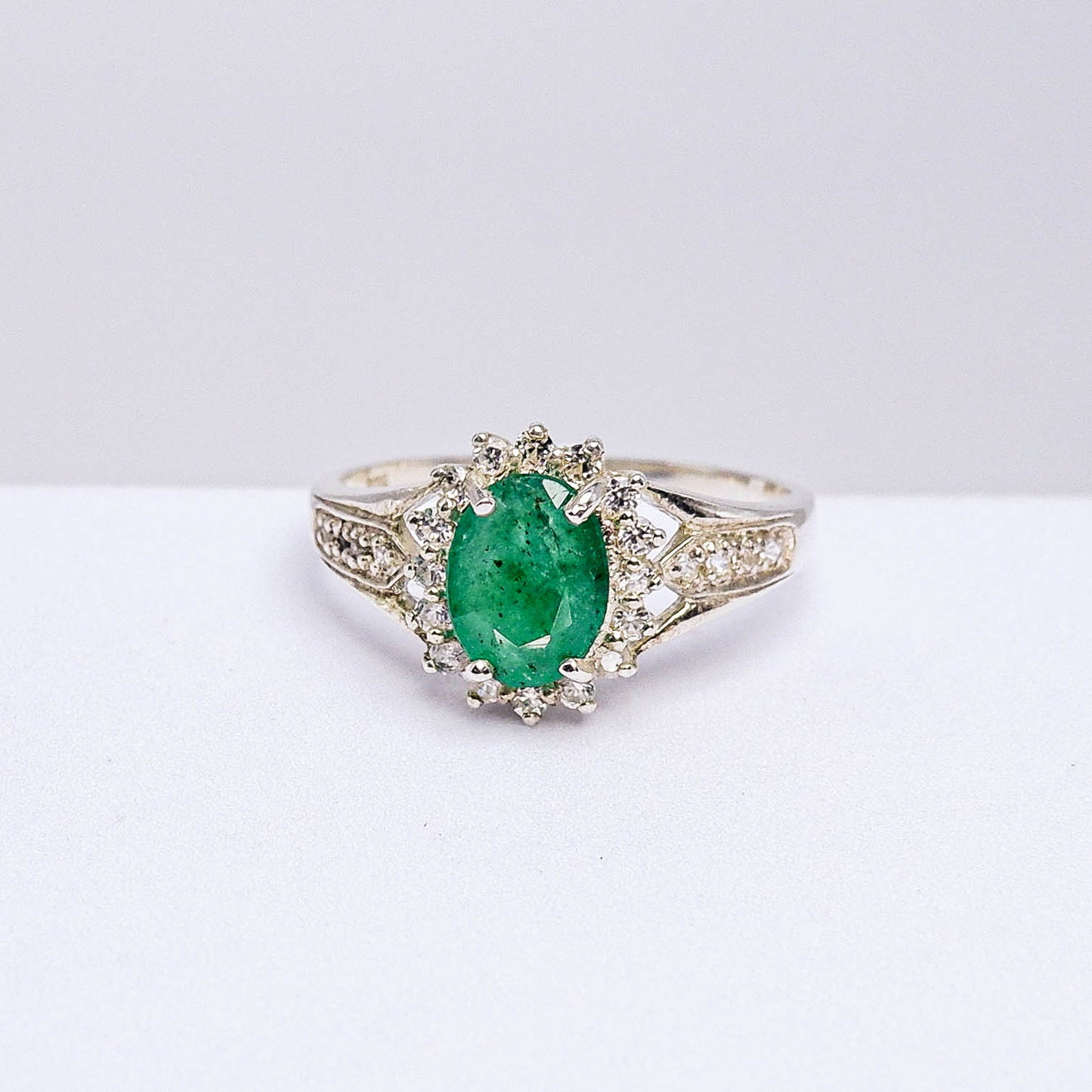 แหวนเงินแท้ 925 ฝังพลอย มรกต (Emerald cut) + เซอร์คอน (Zircon)