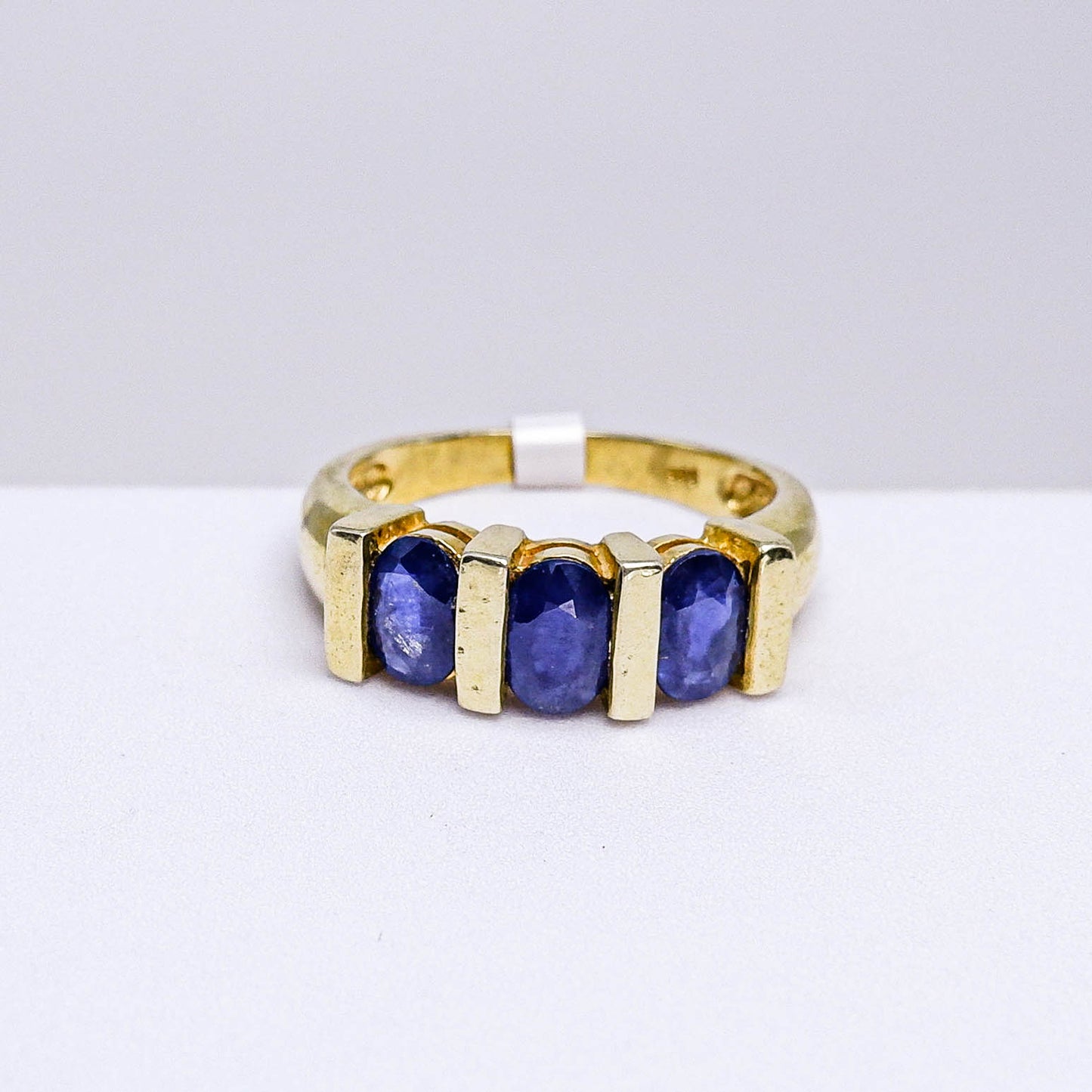 แหวนเงินแท้ 925 ฝังพลอย ไพลิน (Blue Sapphire)