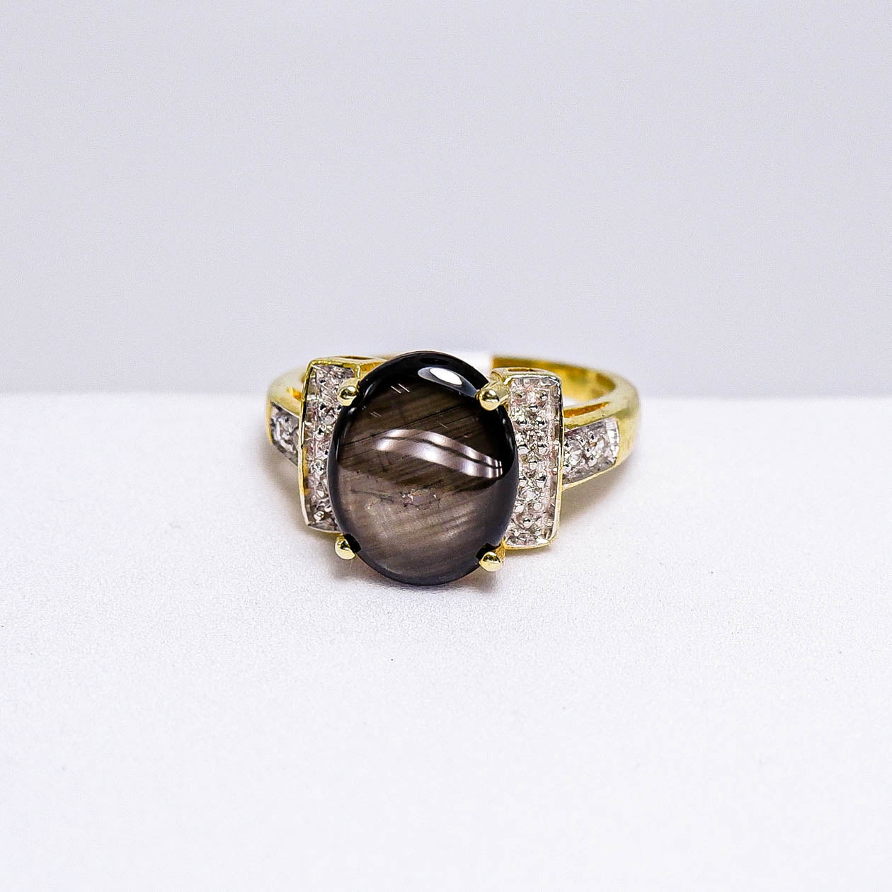 แหวนเงินแท้ 925 ฝังพลอย สตาร์บางกะจะ (Black Star Sapphire) + เซอร์คอน (Zircon) - Thaigems