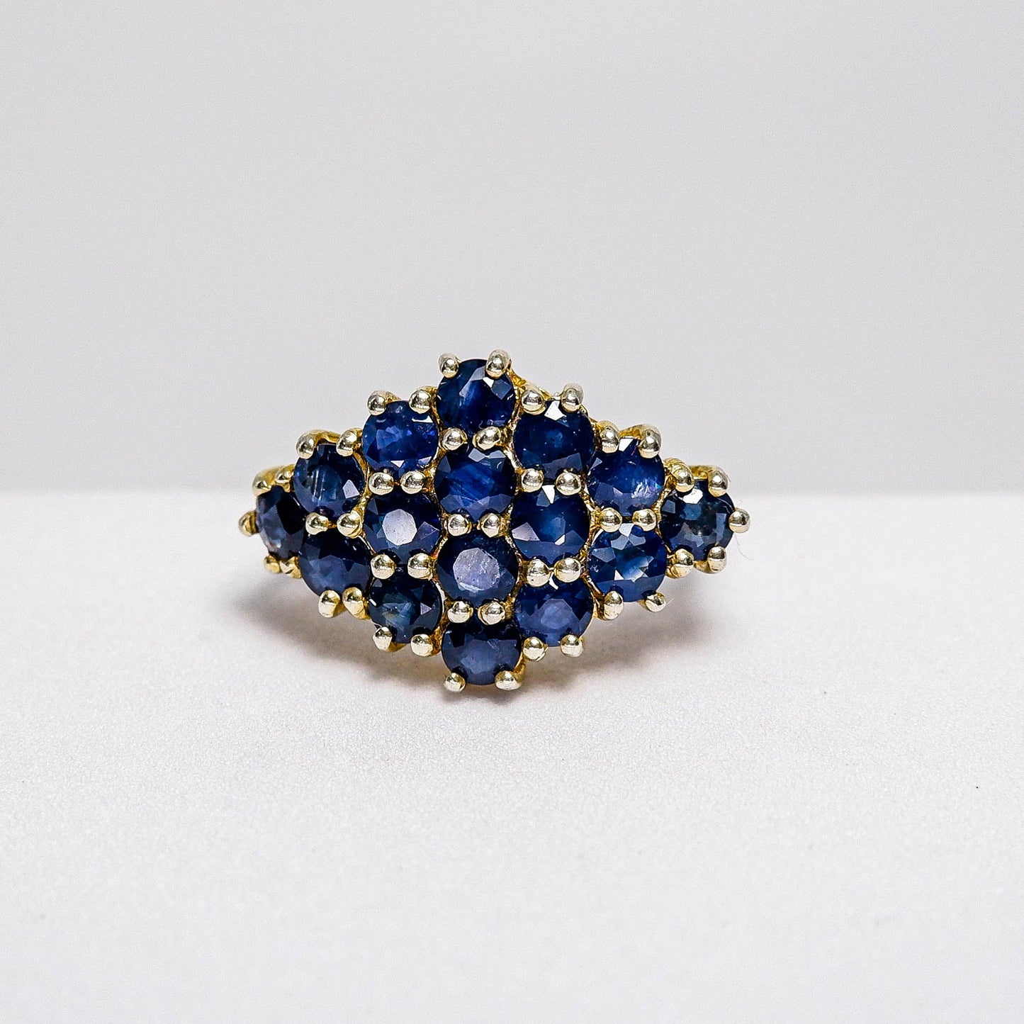 แหวนเงินแท้ 925 ฝังพลอย ไพลิน (Blue Sapphire) - Thaigems