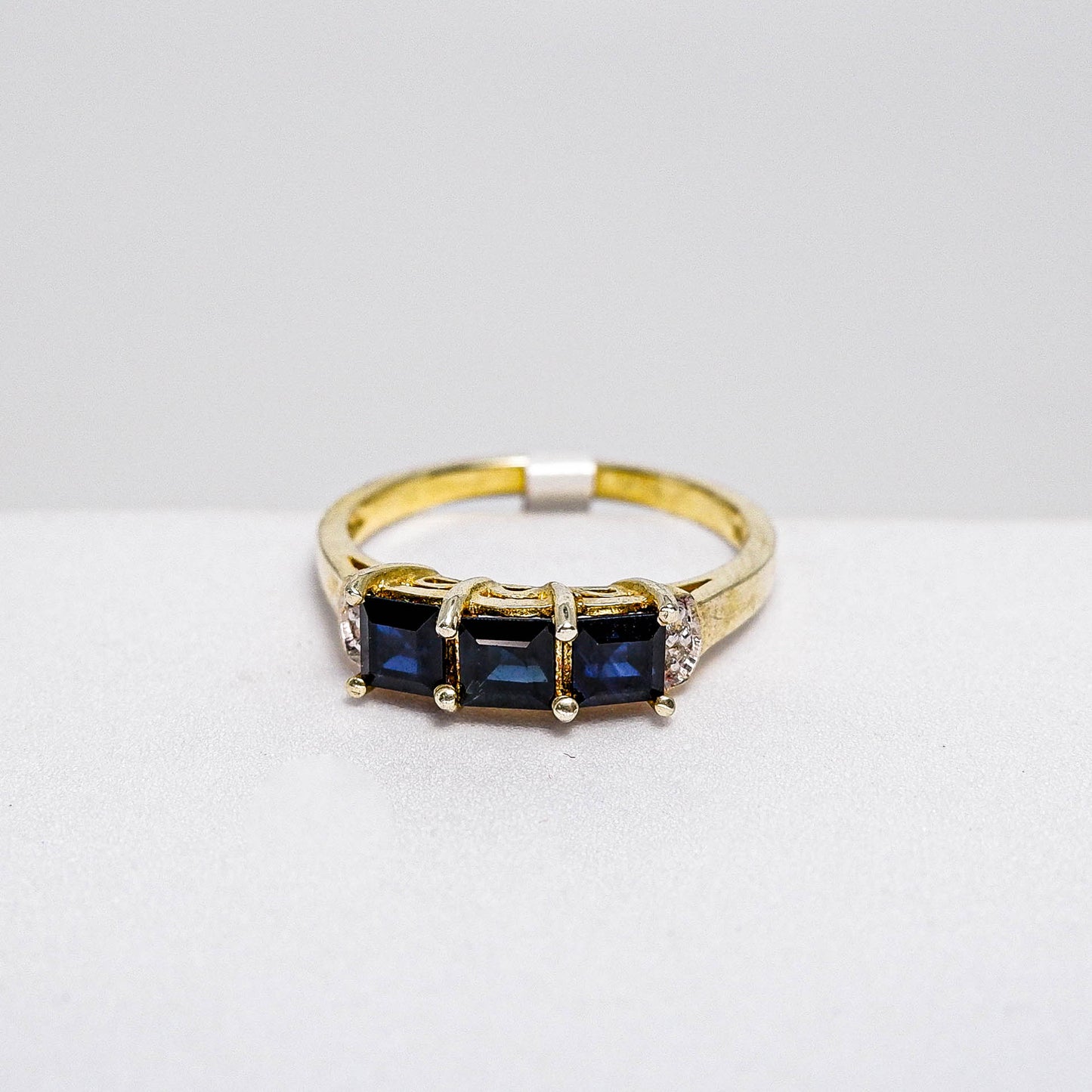 แหวนเงินแท้ 925 ฝังพลอย ไพลิน (Blue Sapphire) + เซอร์คอน (Zircon) - Thaigems