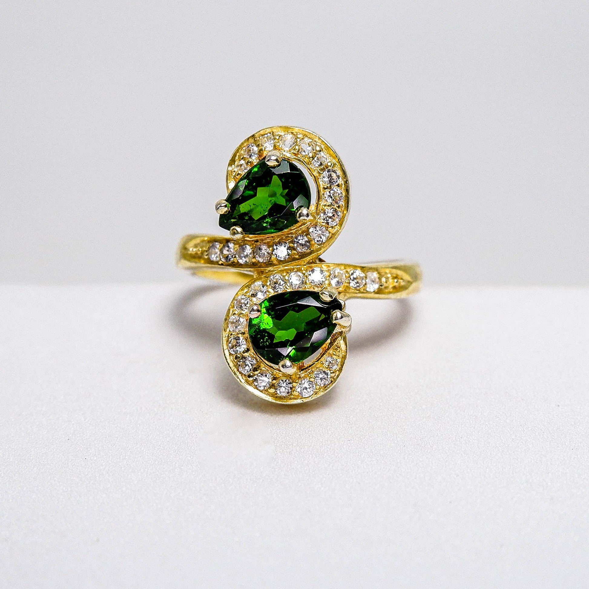 แหวนเงินแท้ 925 ฝังพลอย กรีนโครมไดออฟไซต์ (Green Chrome Diopside) + เซอร์คอน (Zircon) - Thaigems
