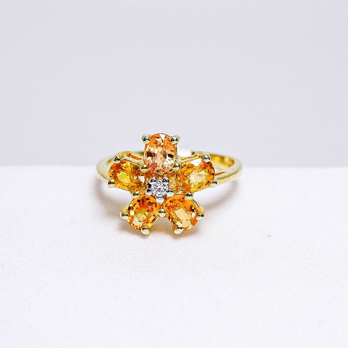 แหวนเงินแท้ 925 ฝังพลอย บุษราคัมบางกะจะ (Yellow Sapphire) + เซอร์คอน (Zircon) - Thaigems