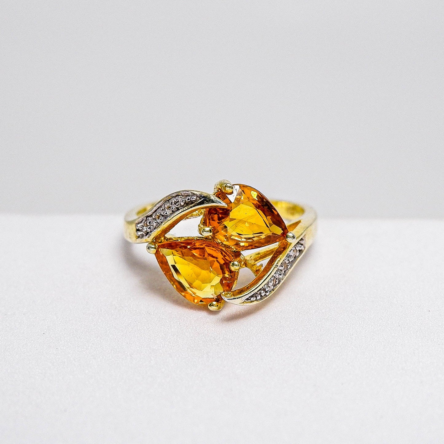 แหวนเงินแท้ 925 ฝังพลอย บุษราคัมบางกะจะ (Yellow Sapphire) + เซอร์คอน (Zircon) - Thaigems