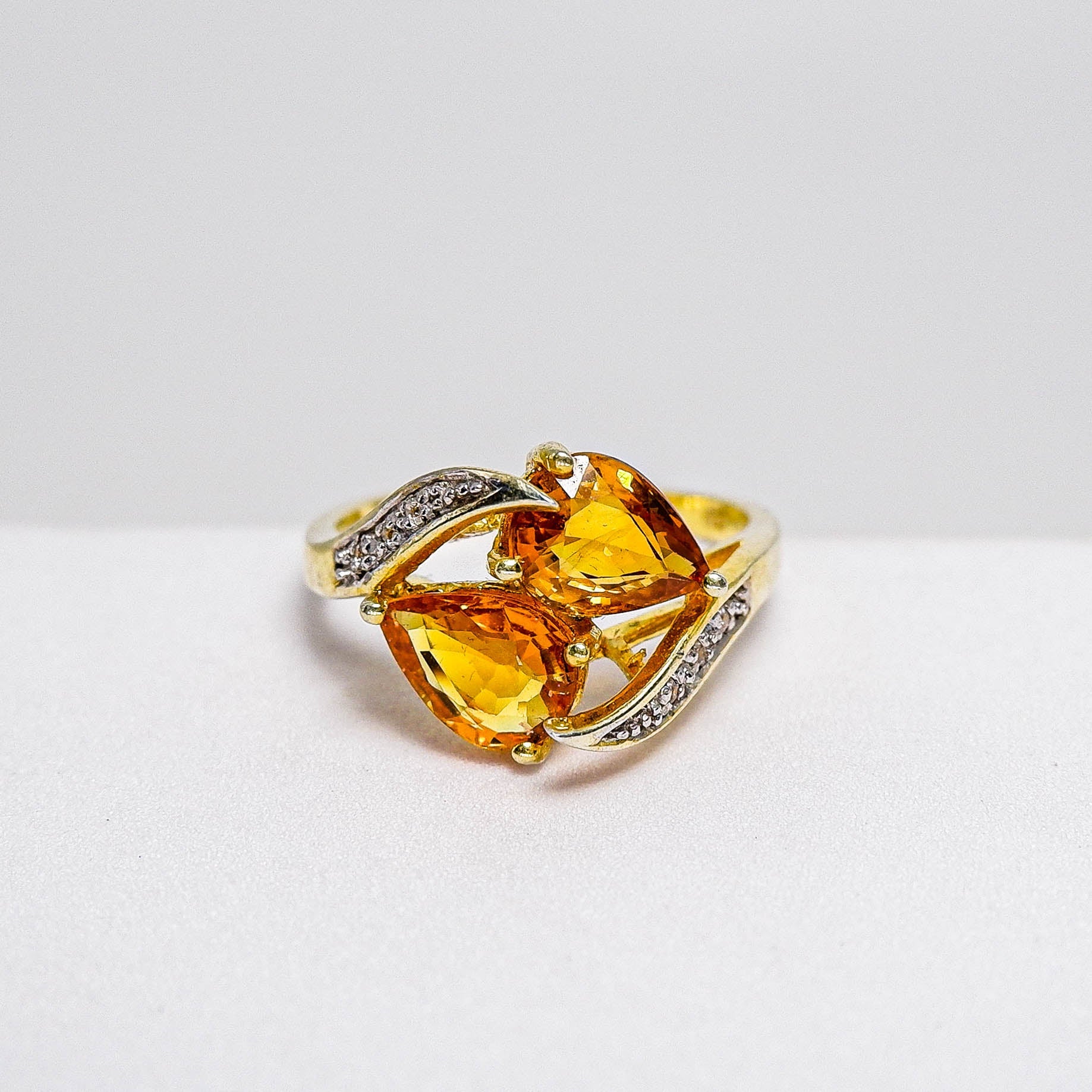 แหวนเงินแท้ 925 ฝังพลอย บุษราคัมบางกะจะ (Yellow Sapphire) + เซอร์คอน (Zircon) - Thaigems