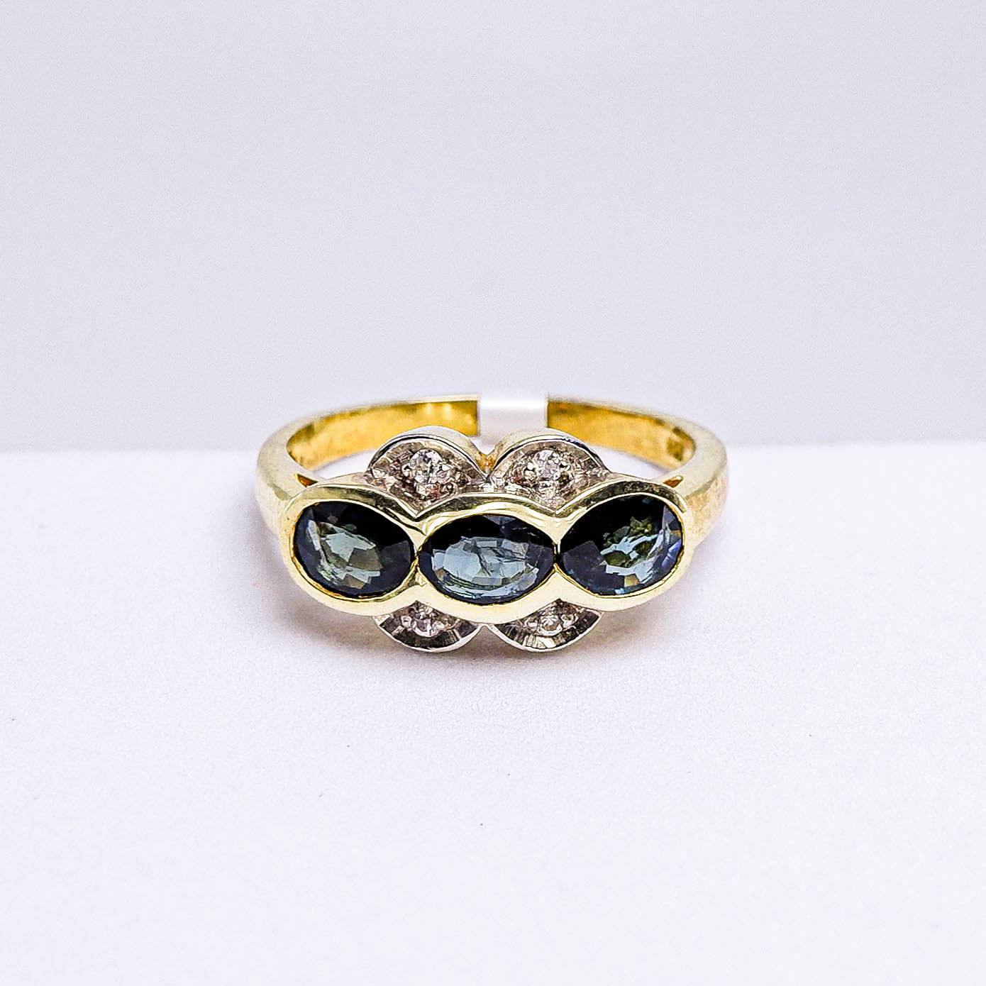 แหวนเงินแท้ 925 ฝังพลอย เขียวส่อง (green Sapphire) + เซอร์คอน (Zircon)