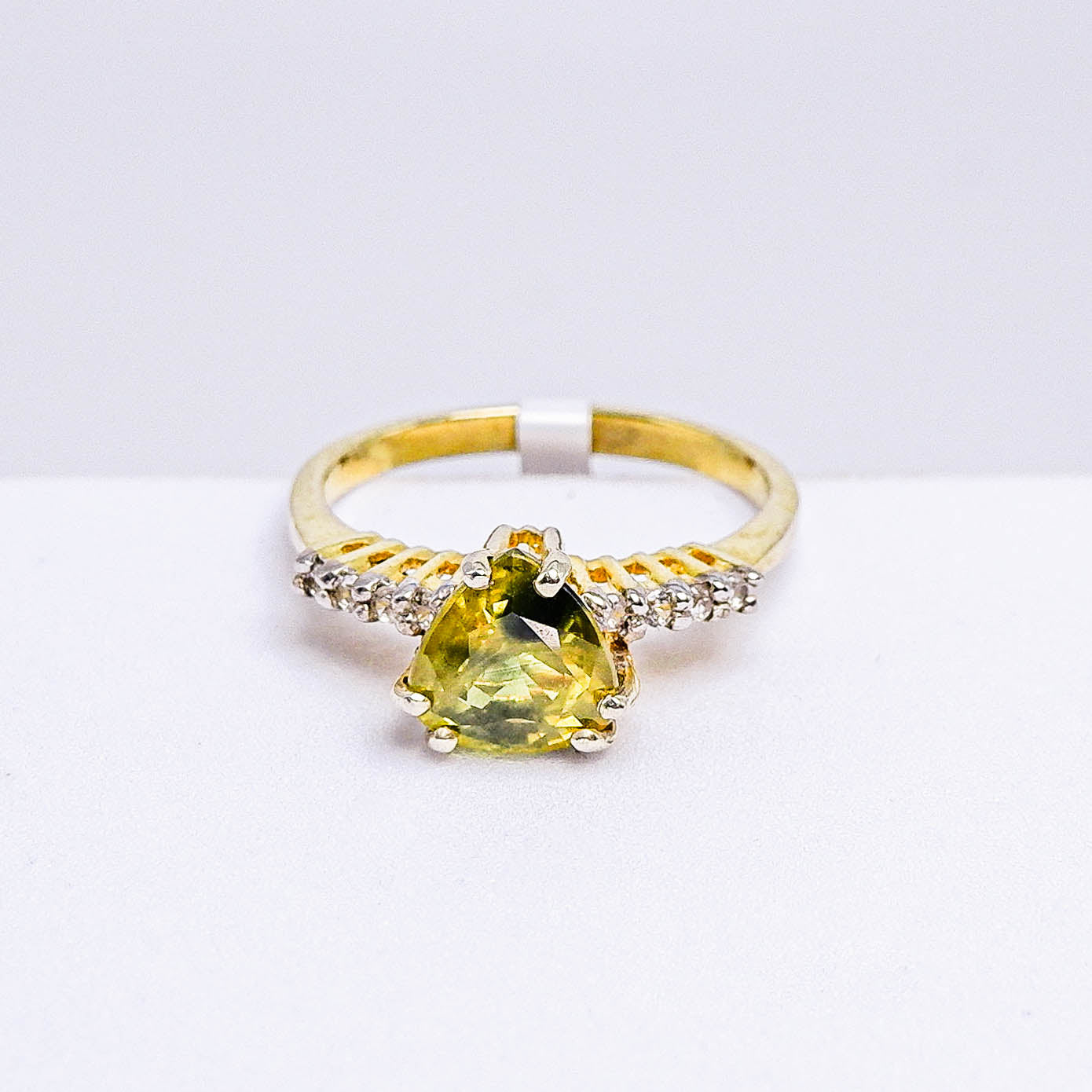 แหวนเงินแท้ 925 ฝังพลอย บุษราคัมบางกะจะ (Yellow Sapphire) + เซอร์คอน (Zircon)
