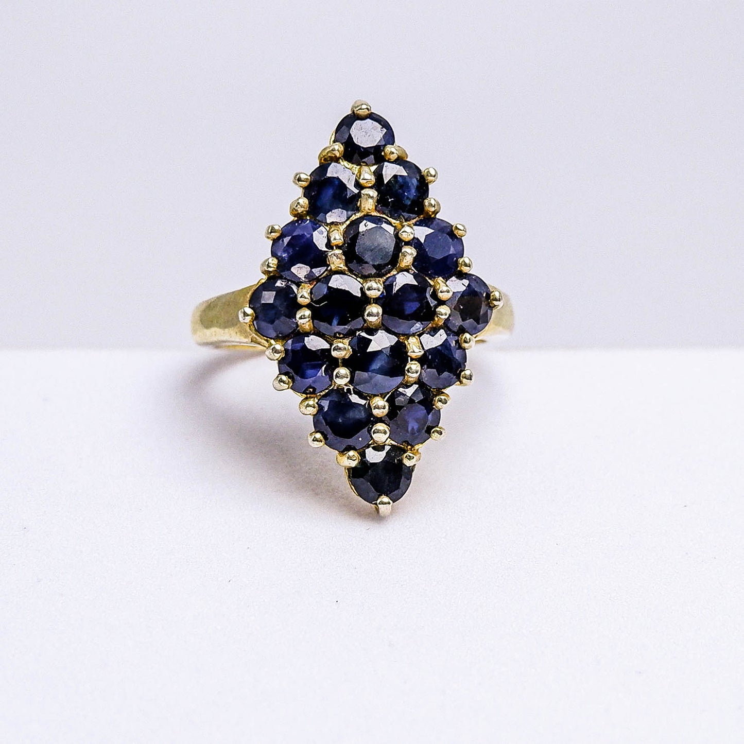 แหวนเงินแท้ 925 ฝังพลอย ไพลิน (Blue Sapphire)