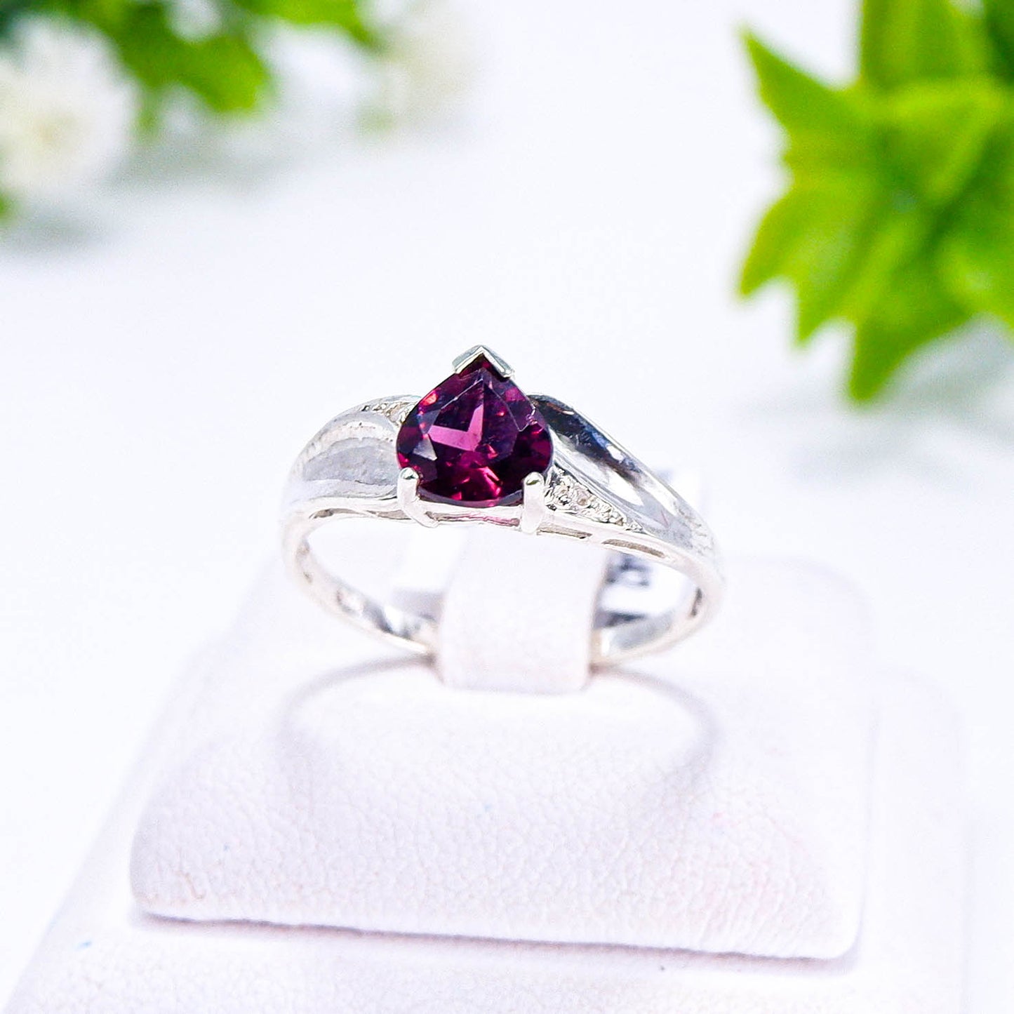 แหวนเงินแท้ 925 ฝังพลอย โรโดไลท์ (Rhodolite) + เซอร์คอน (Zircon)