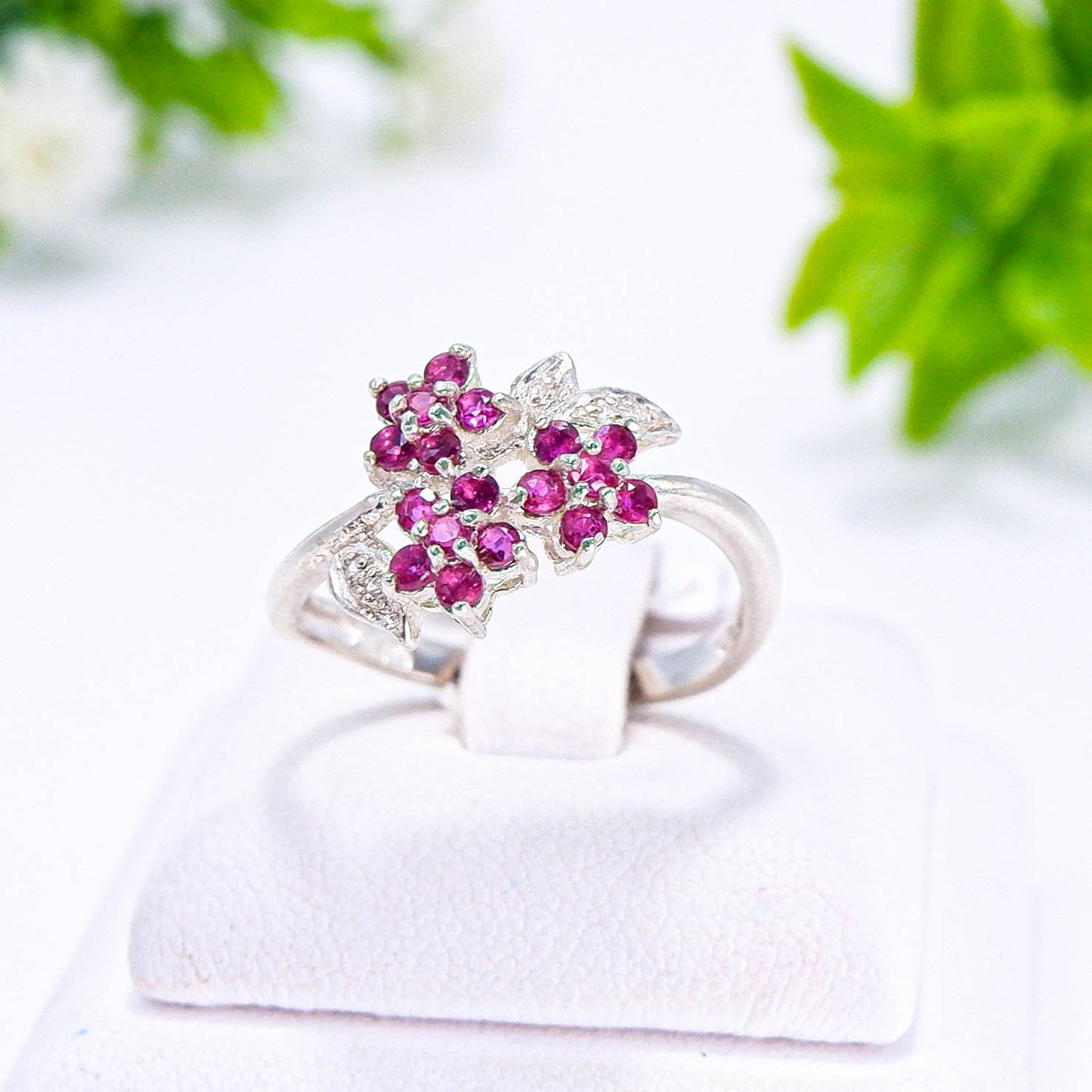 แหวนเงินแท้ 925 ฝังพลอย ทับทิมไทย (Siam Ruby) + เซอร์คอน (Zircon)