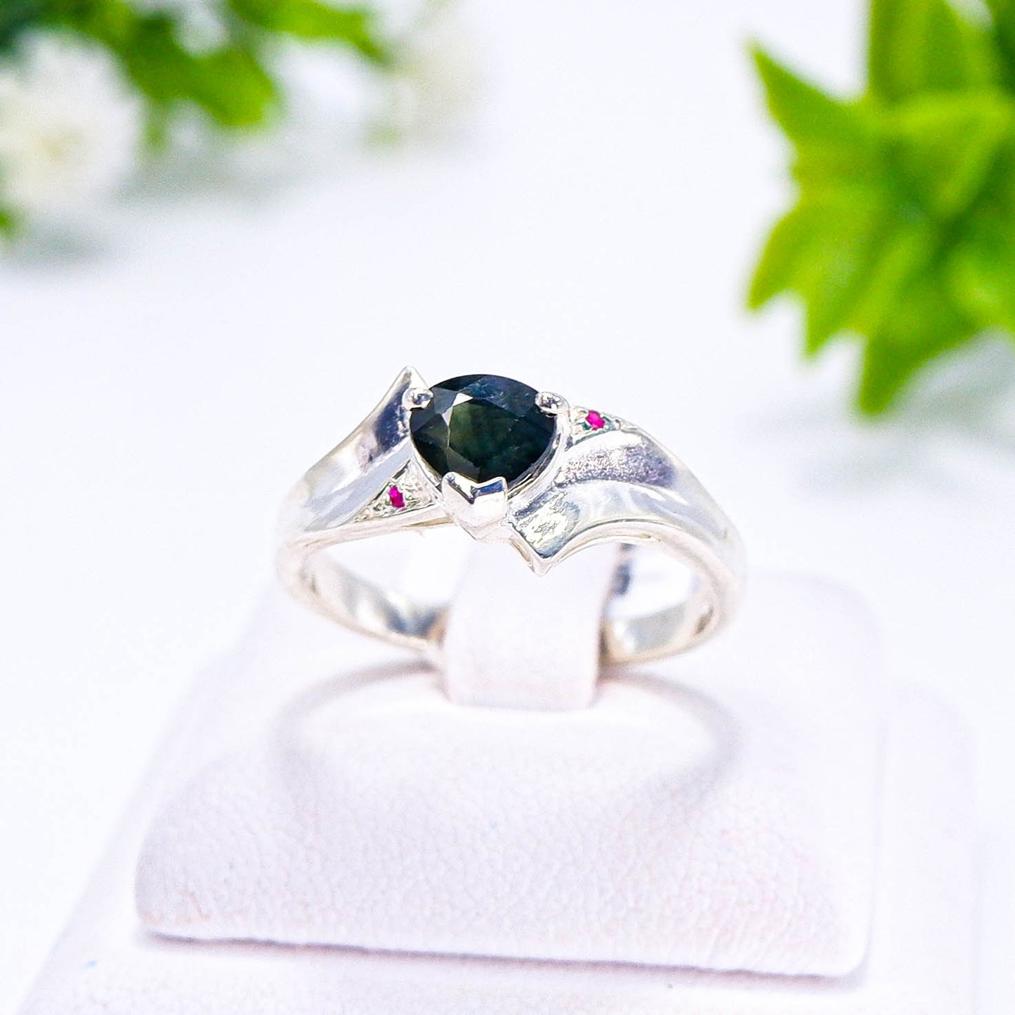 แหวนเงินแท้ 925 ฝังพลอย  เขียวส่อง (green Sapphire) + พิงค์แซฟไฟร์ (Pink Sapphire)