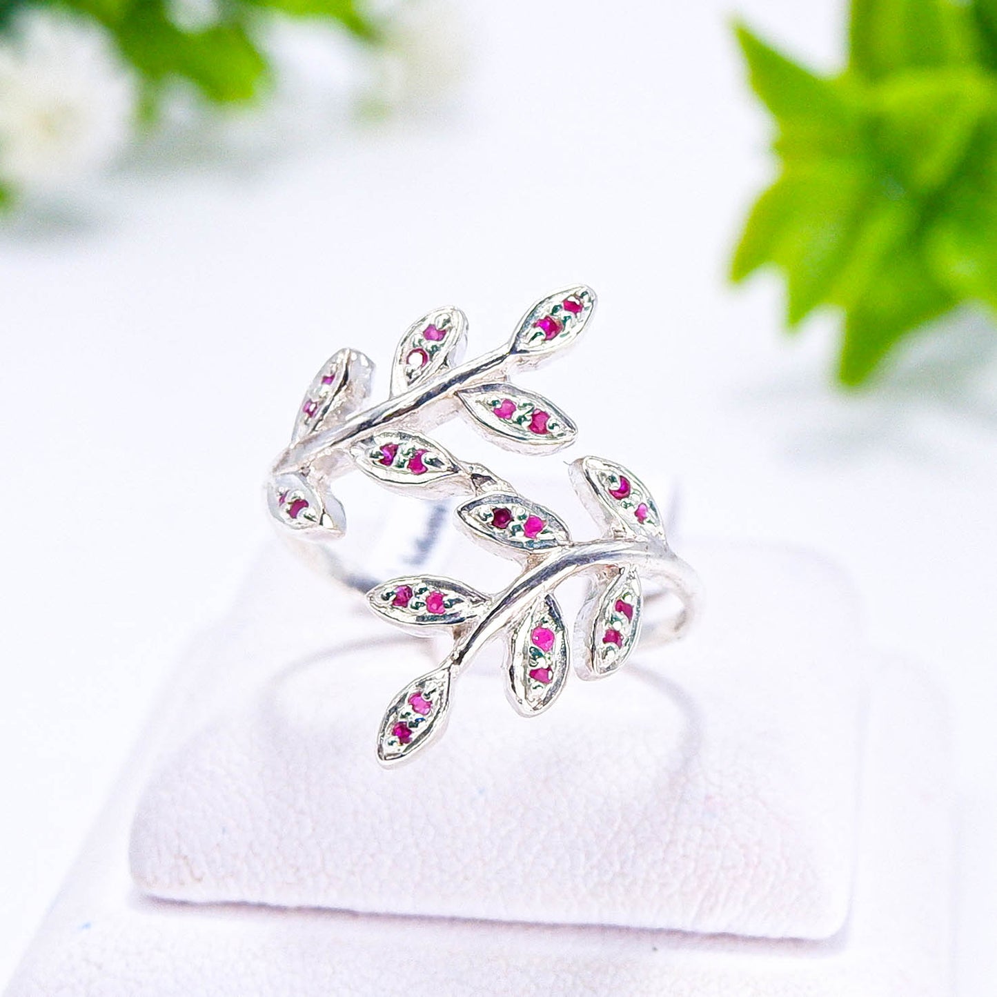 แหวนเงินแท้ 925 ฝังพลอย พิงค์แซฟไฟร์ (Pink Sapphire)