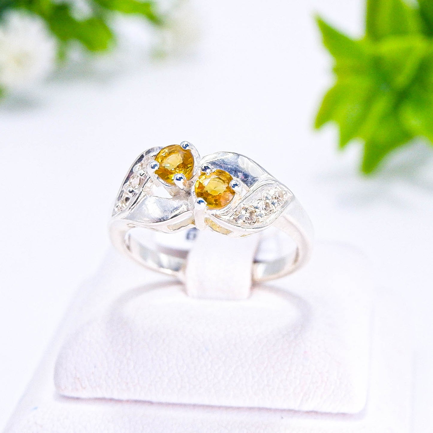 แหวนเงินแท้ 925 ฝังพลอย บุษราคัม (Yellow Sapphire) + ไวท์โทพาส (whitetopaz)