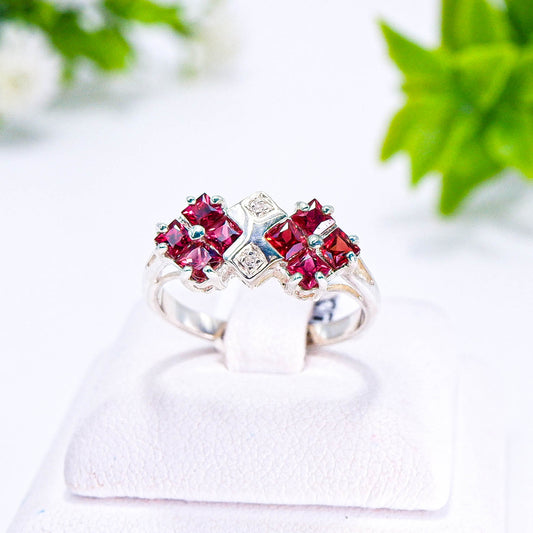 แหวนเงินแท้ 925 ฝังพลอย แทนซาเนียรูบี้ (Tanzania Ruby) + เซอร์คอน (Zircon)