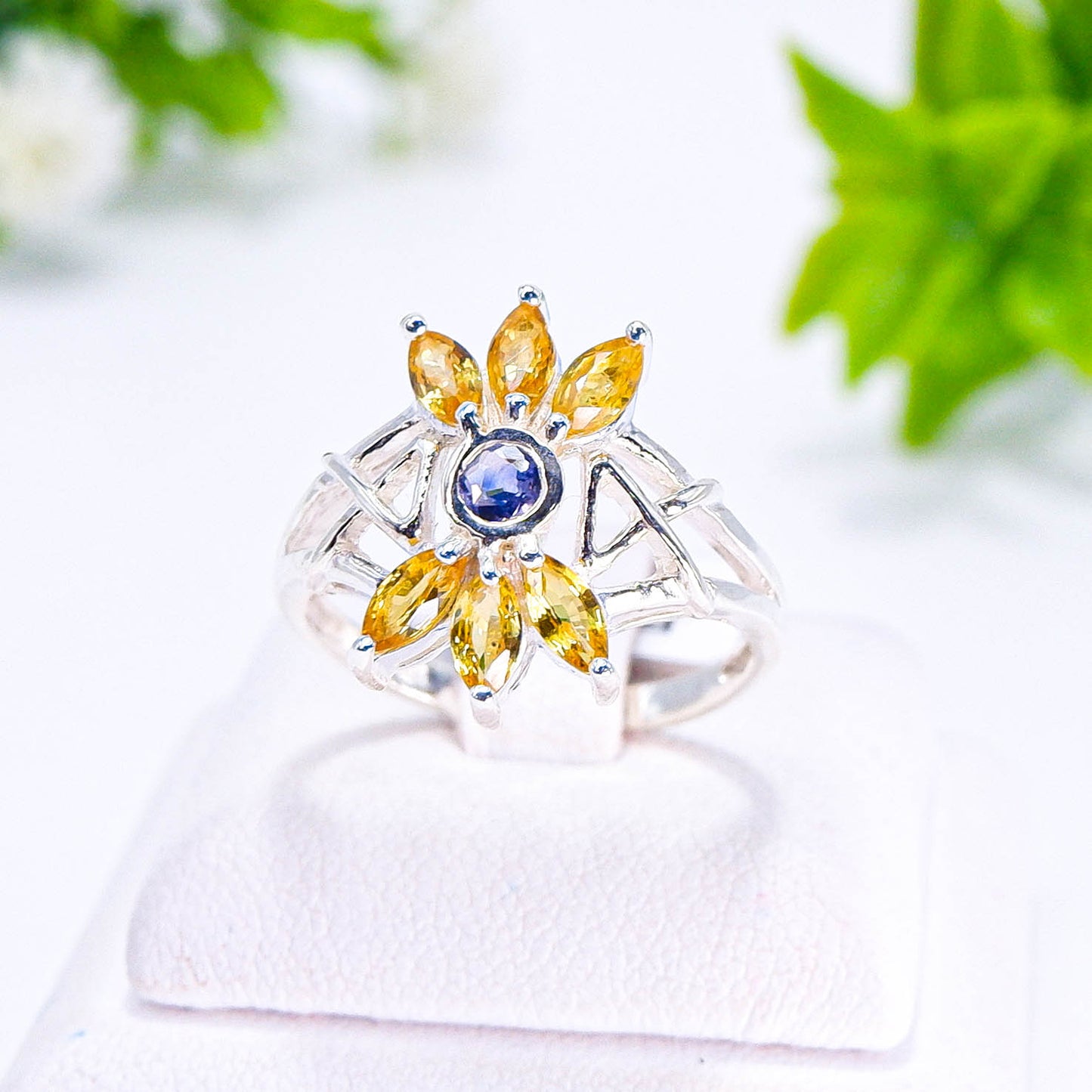 แหวนเงินแท้ 925 ฝังพลอย แฟนซีแซฟไฟร์ (Fancy Sapphire)