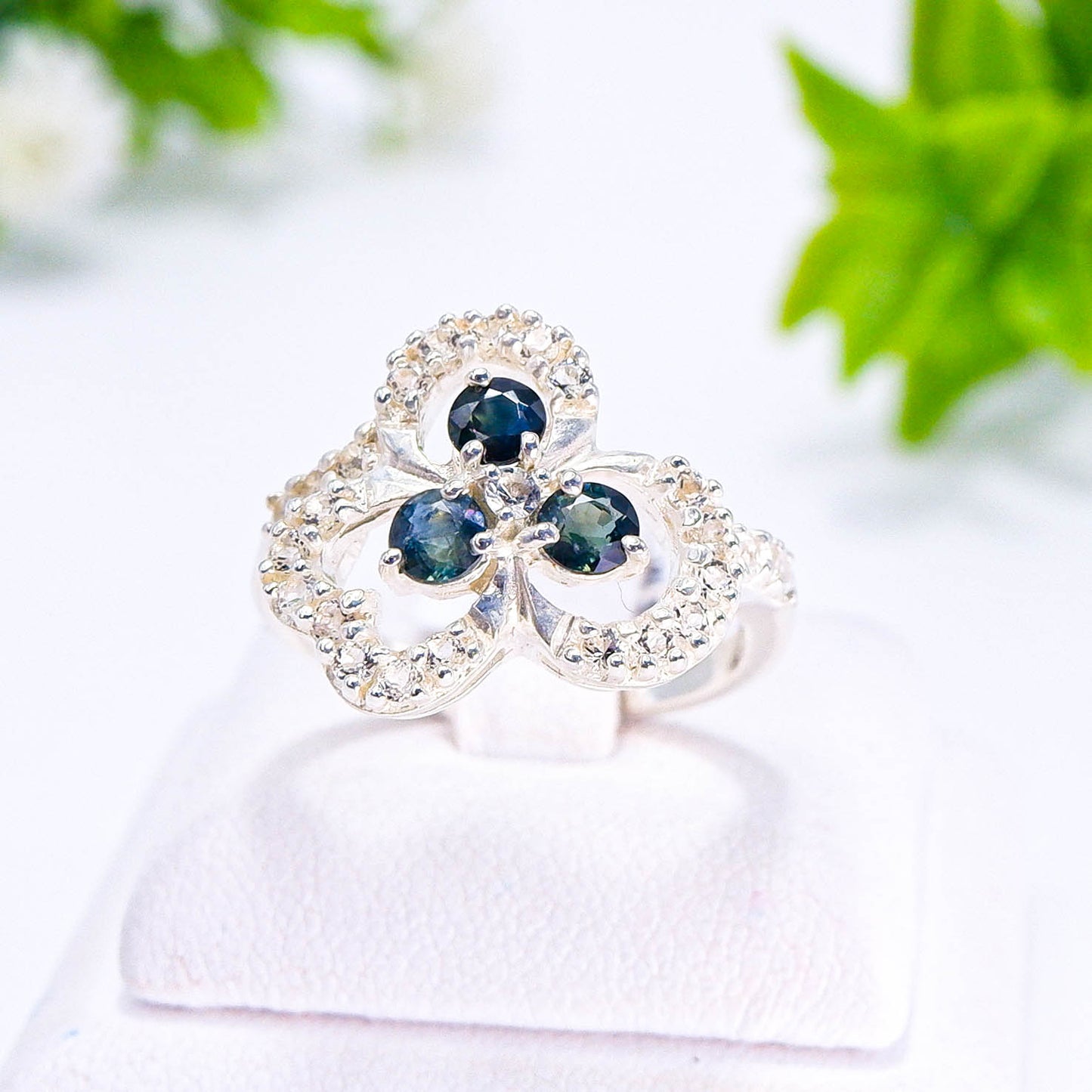แหวนเงินแท้ 925 ฝังพลอย เขียวส่อง (green Sapphire) + ไวท์โทพาส (whitetopaz)