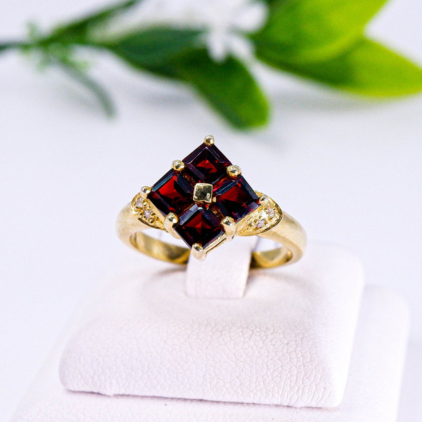 แหวนเงินแท้ 925 ฝังพลอย โกเมน (Garnet) + เซอร์คอน (Zircon)