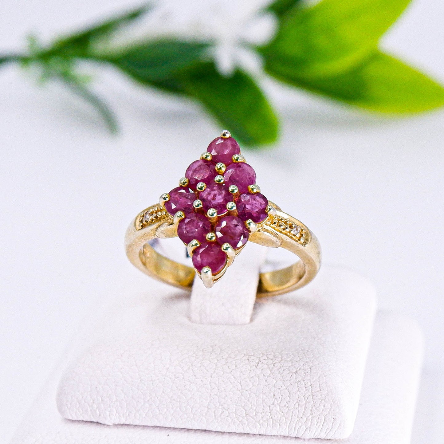 แหวนเงินแท้ 925 ฝังพลอย  ทับทิมไทย (Siam Ruby) + เซอร์คอน (Zircon)