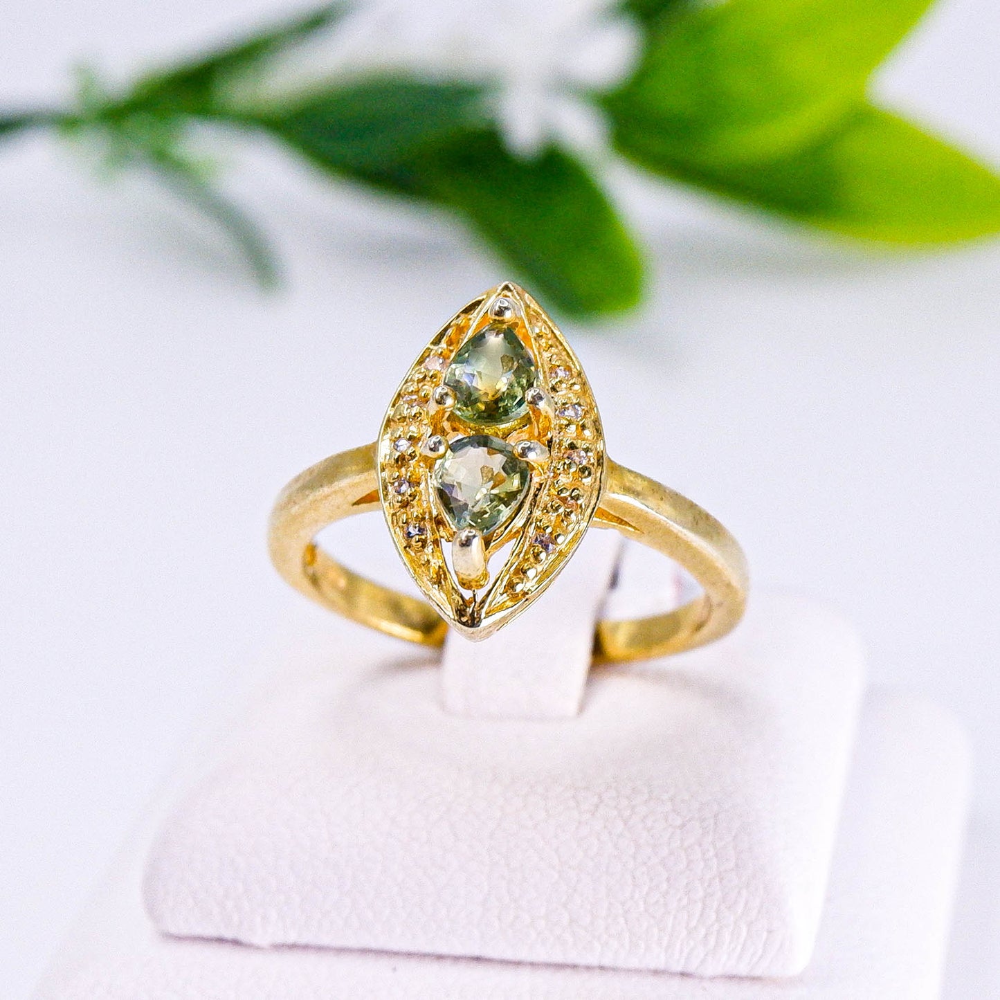 แหวนเงินแท้ 925 ฝังพลอย กรีนแซฟไฟร์ (Green Sapphire) + ไวท์โทพาส (whitetopaz)