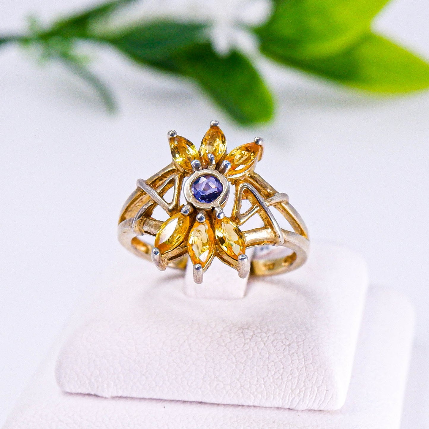 แหวนเงินแท้ 925 ฝังพลอย แฟนซีแซฟไฟร์ (Fancy Sapphire)