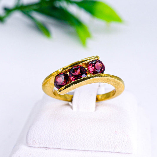 แหวนเงินแท้ 925 ฝังพลอย โรโดไลท์ (Rhodolite)