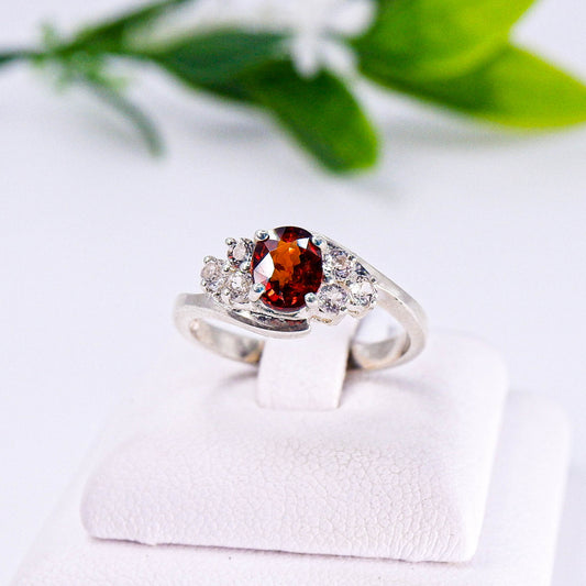 แหวนเงินแท้ 925 ฝังพลอย สเปซซาไทต์ (Spessartite Garnet) + ไวท์โทพาส (whitetopaz)