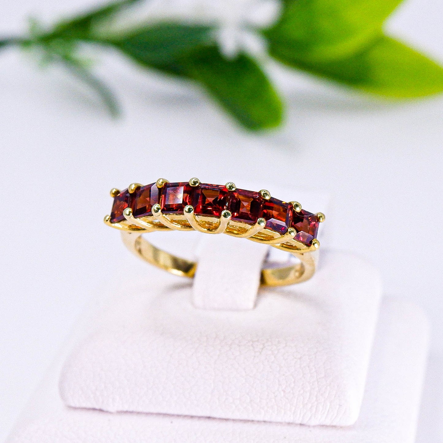 แหวนเงินแท้ 925 ฝังพลอย โกเมน (Garnet)