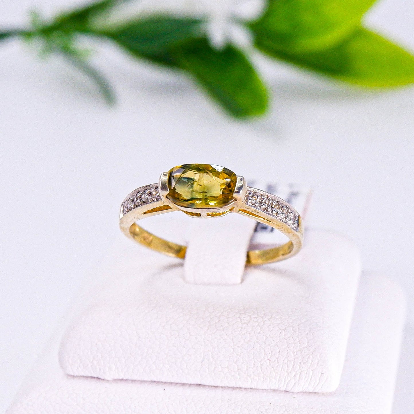 แหวนเงินแท้ 925 ฝังพลอย บุษราคัม (Yellow Sapphire) + เซอร์คอน (Zircon)