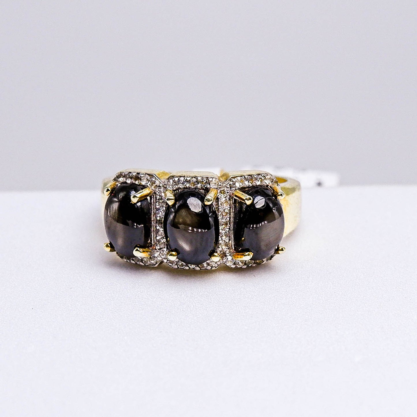 แหวนเงินแท้ 925 ฝังพลอย สตาร์บางกะจะ (Black Star Sapphire) + เซอร์คอน (Zircon)