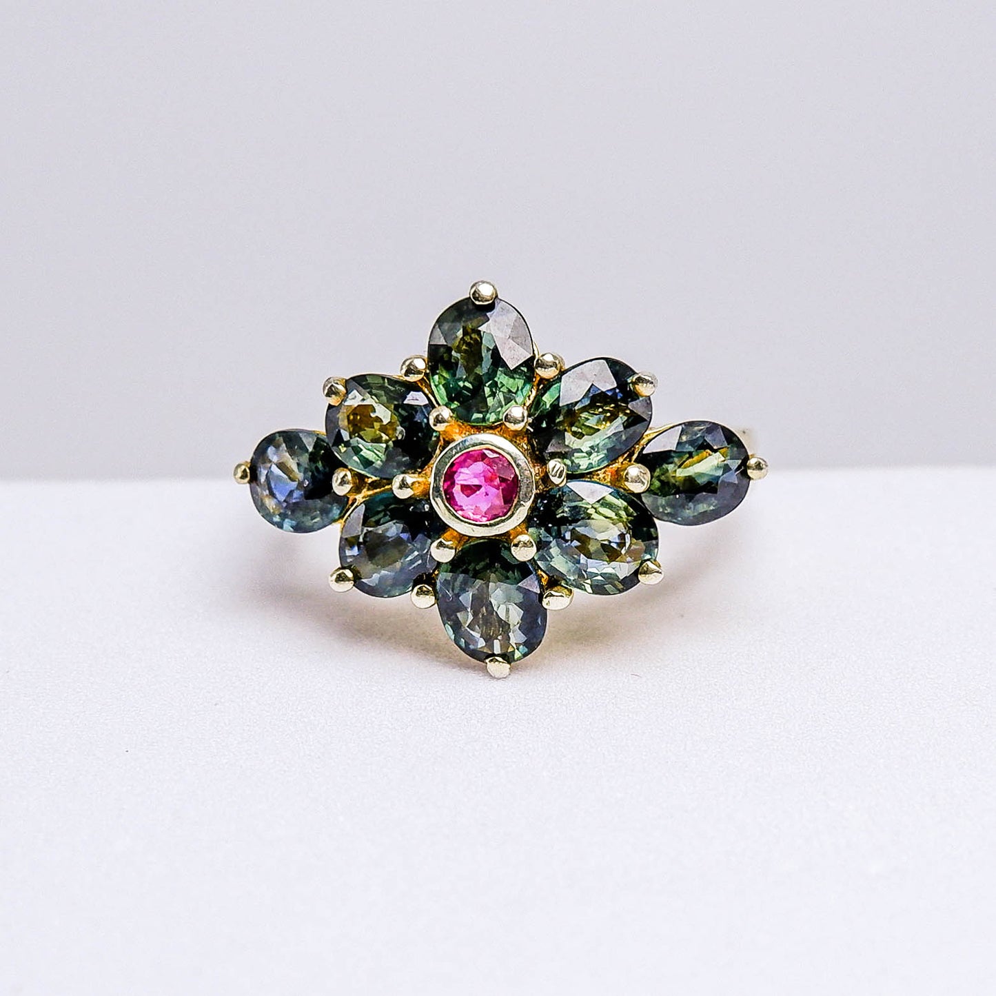 แหวนเงินแท้ 925 ฝังพลอย เขียวส่องบางกะจะ (green Sapphire) + ทับทิม (Ruby)