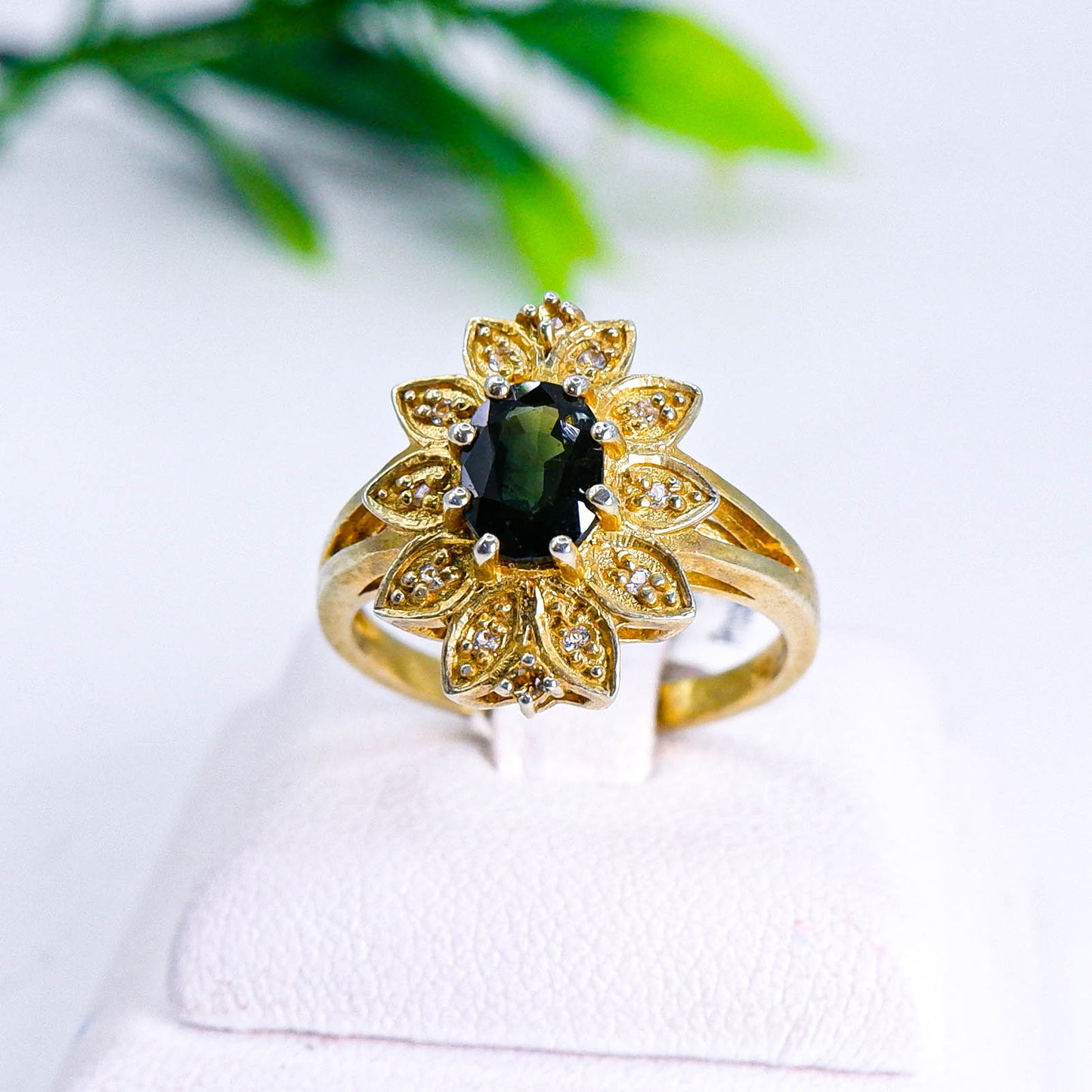 แหวนเงินแท้ 925 ฝังพลอย เขียวส่อง (green Sapphire) + โทพาส (Topaz)