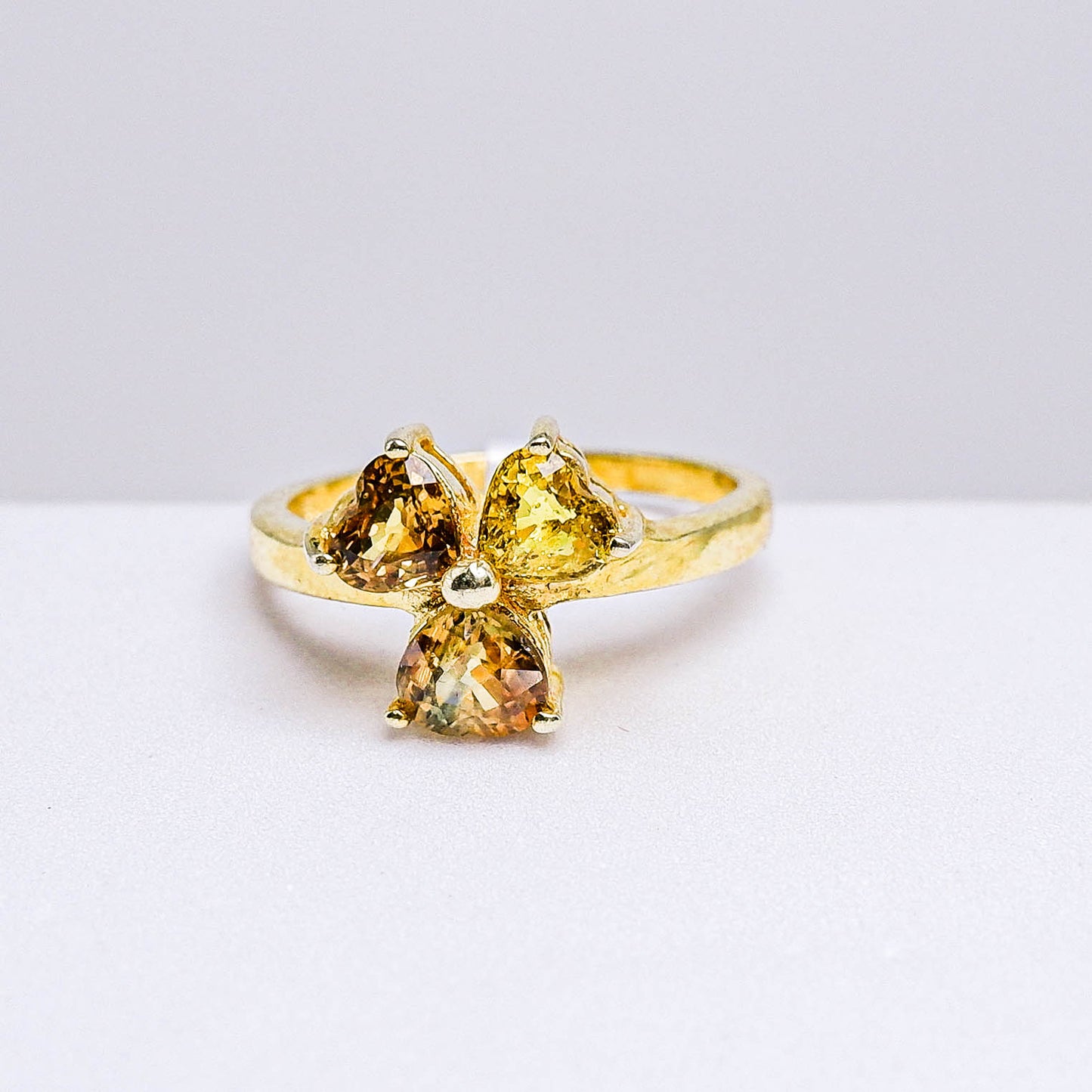 แหวนเงินแท้ 925 ฝังพลอย แซฟไฟร์มาดา (ดิบ) (Unheated Madagascar Sapphire)