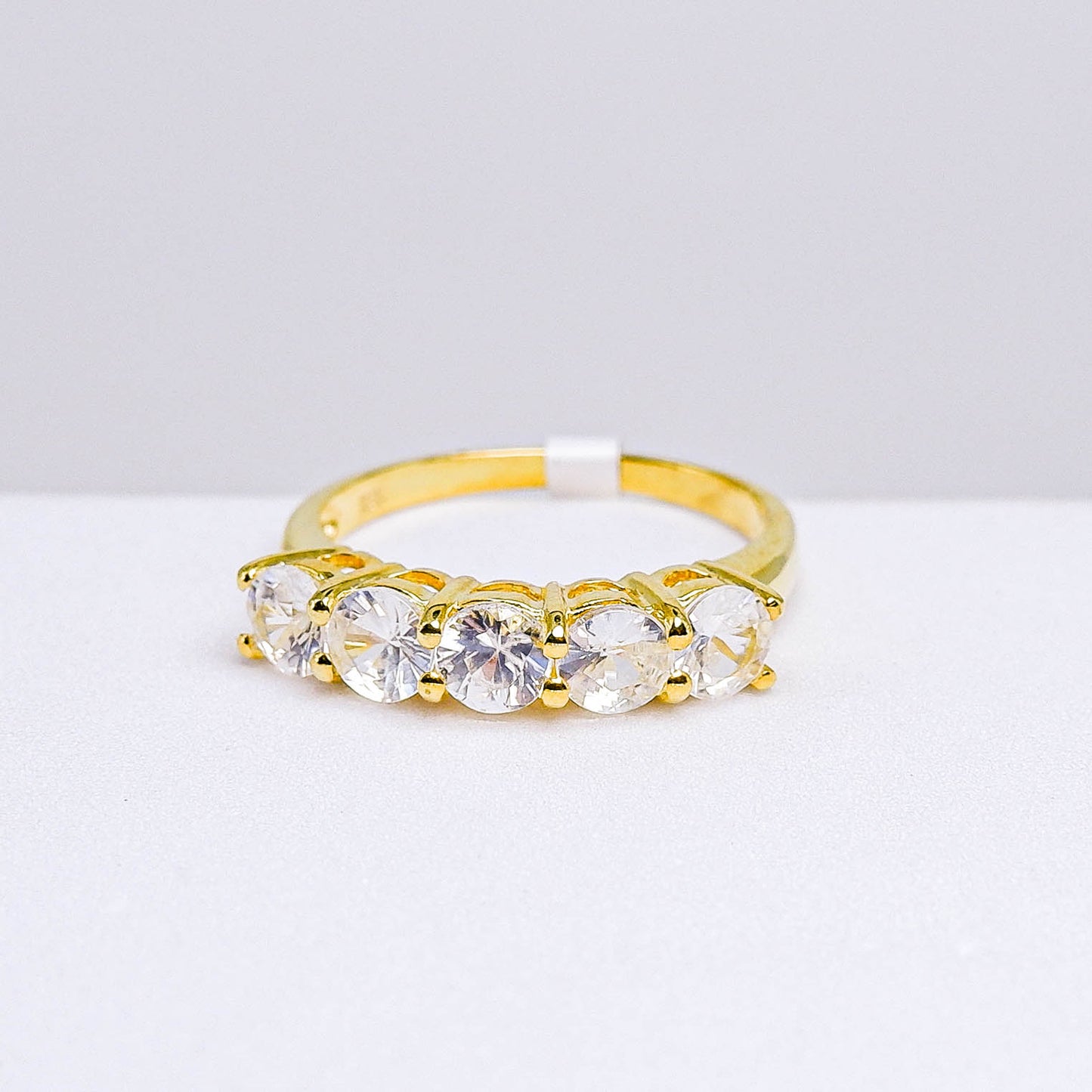 แหวนเงินแท้ 925 ฝังพลอย เพทายขาว (White Zircon)