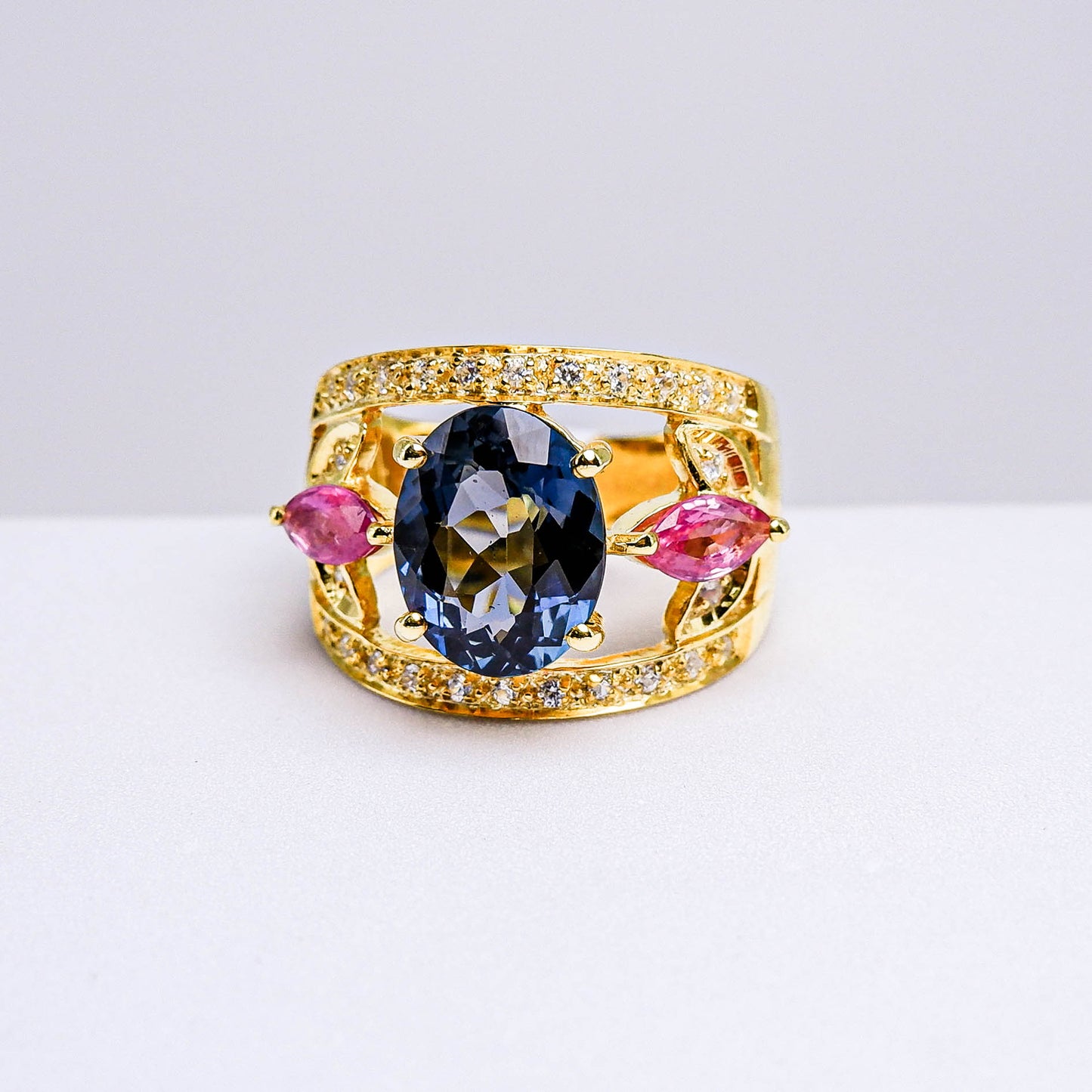 แหวนเงินแท้ 925 ฝังพลอย ลอนดอนบลู (London Blue) + ทับทิมไทย (Siam Ruby) + เซอร์คอน (Zircon)